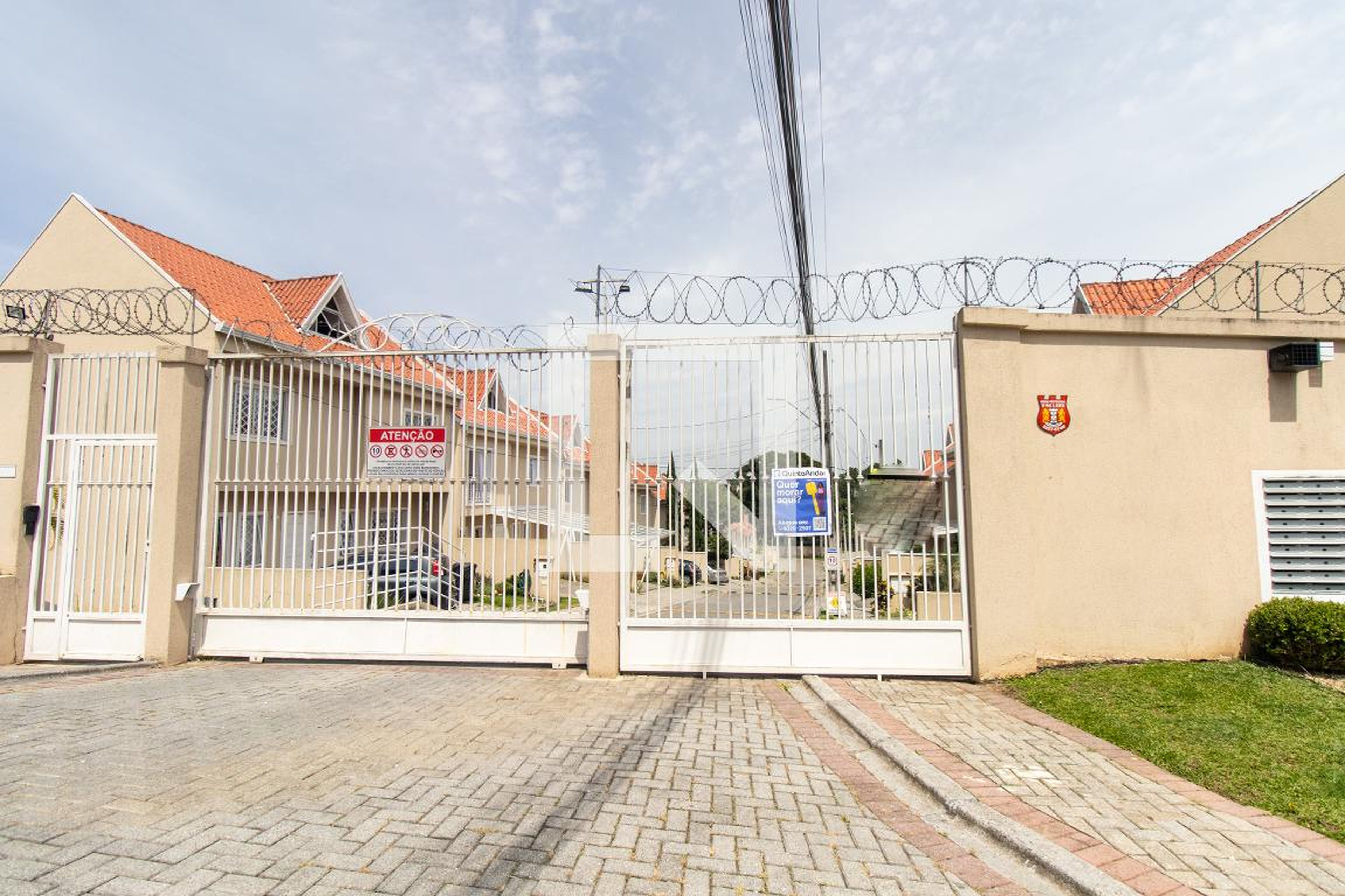 Fachada do Condomínio Condomínio em Rua Tenente-Coronel Servando de Loyola e Silva, 815