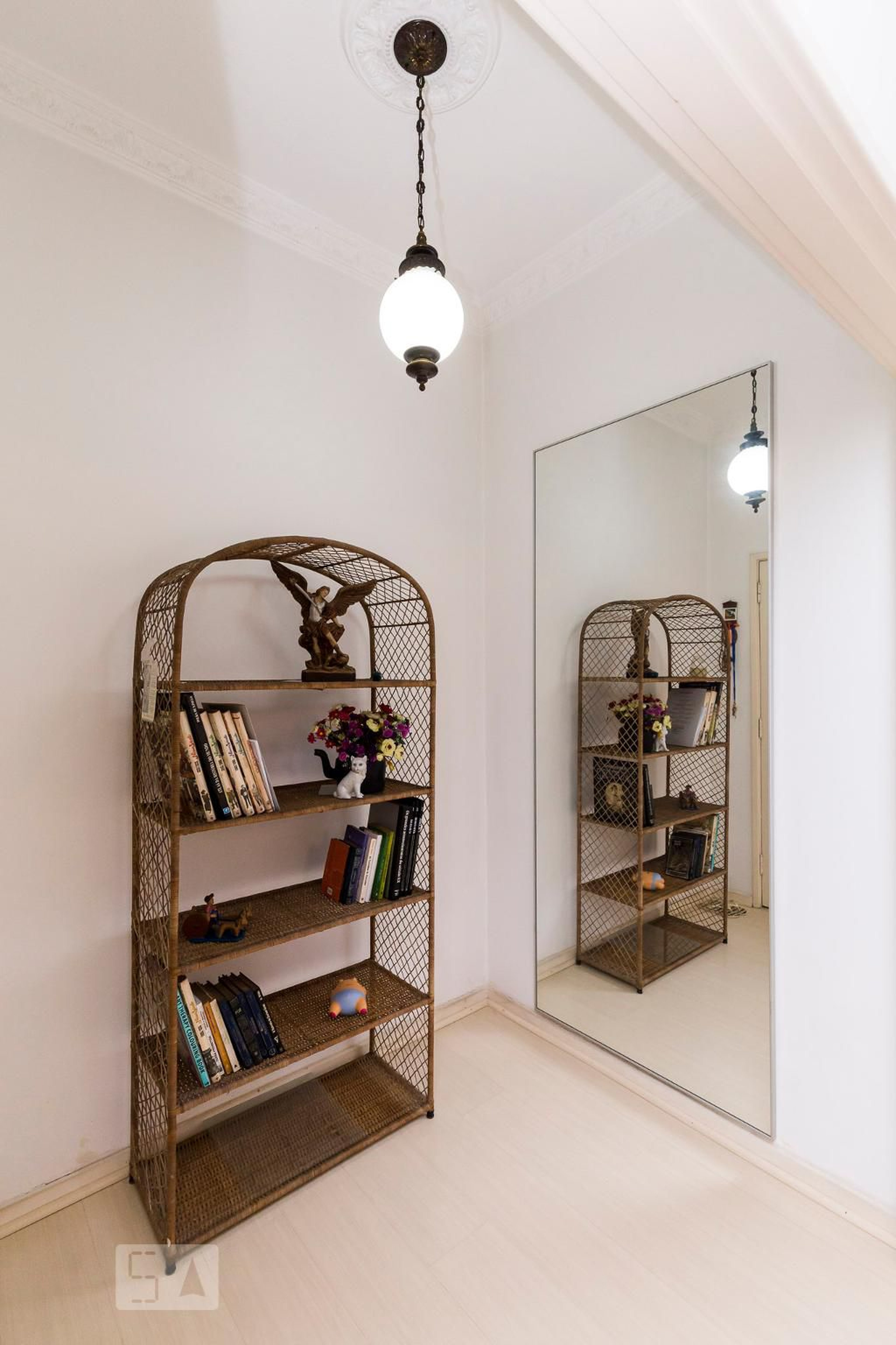 Hall de Entrada Condomínio em Rua Estácio Coimbra, 37