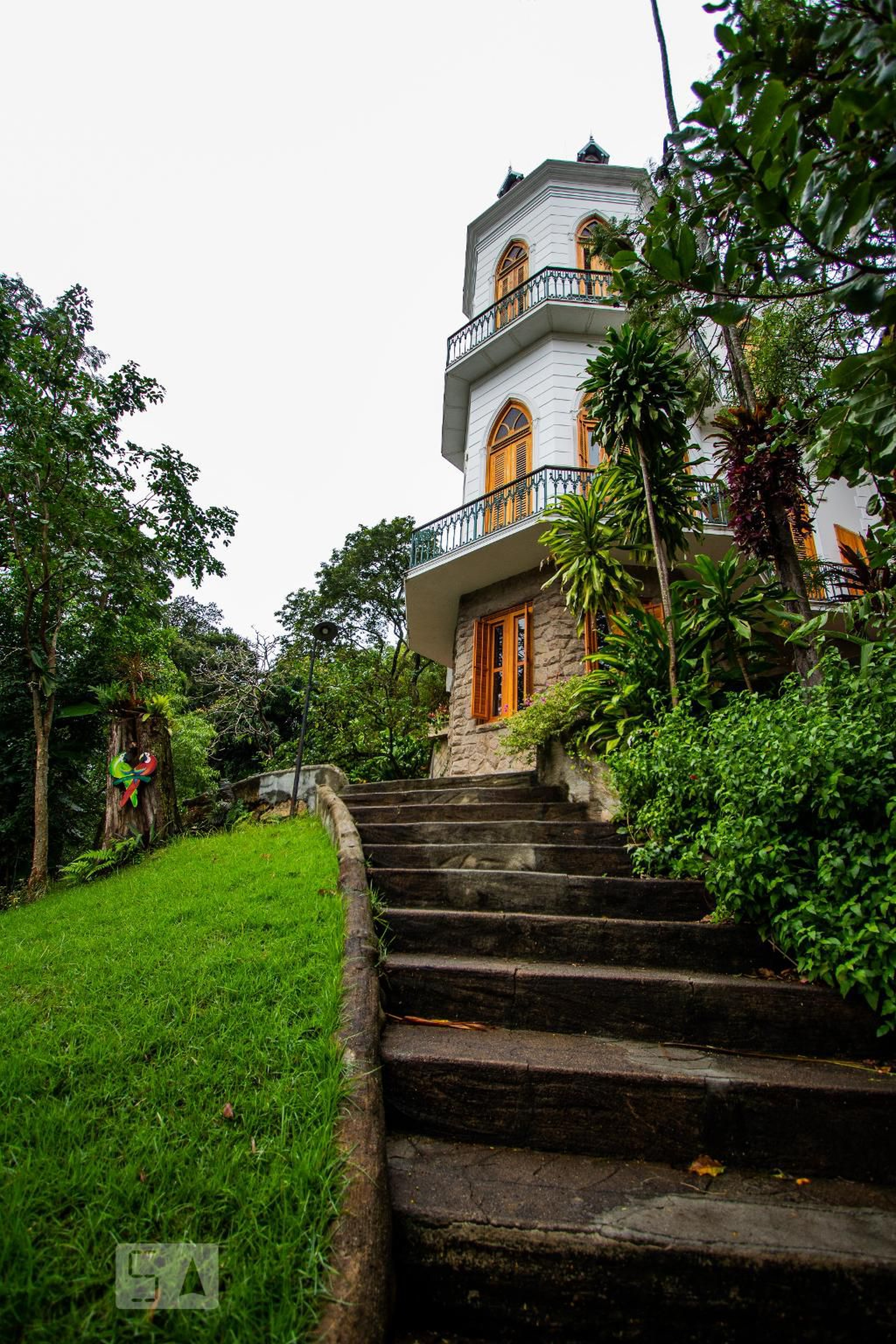 Fachada Condomínio em Rua Almirante Alexandrino, 301