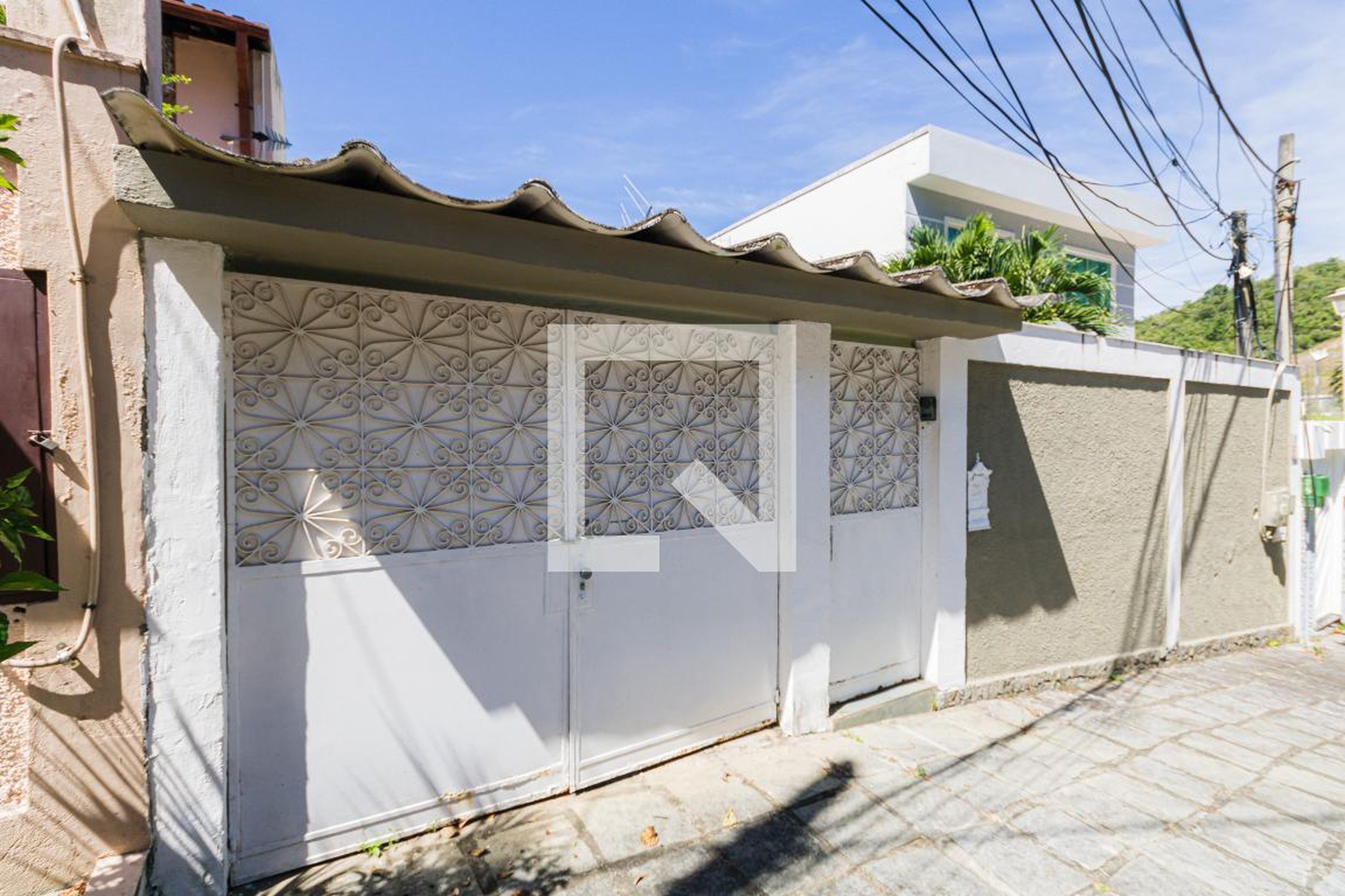 Fachada Condomínio em Rua Edgar Brasil, 56