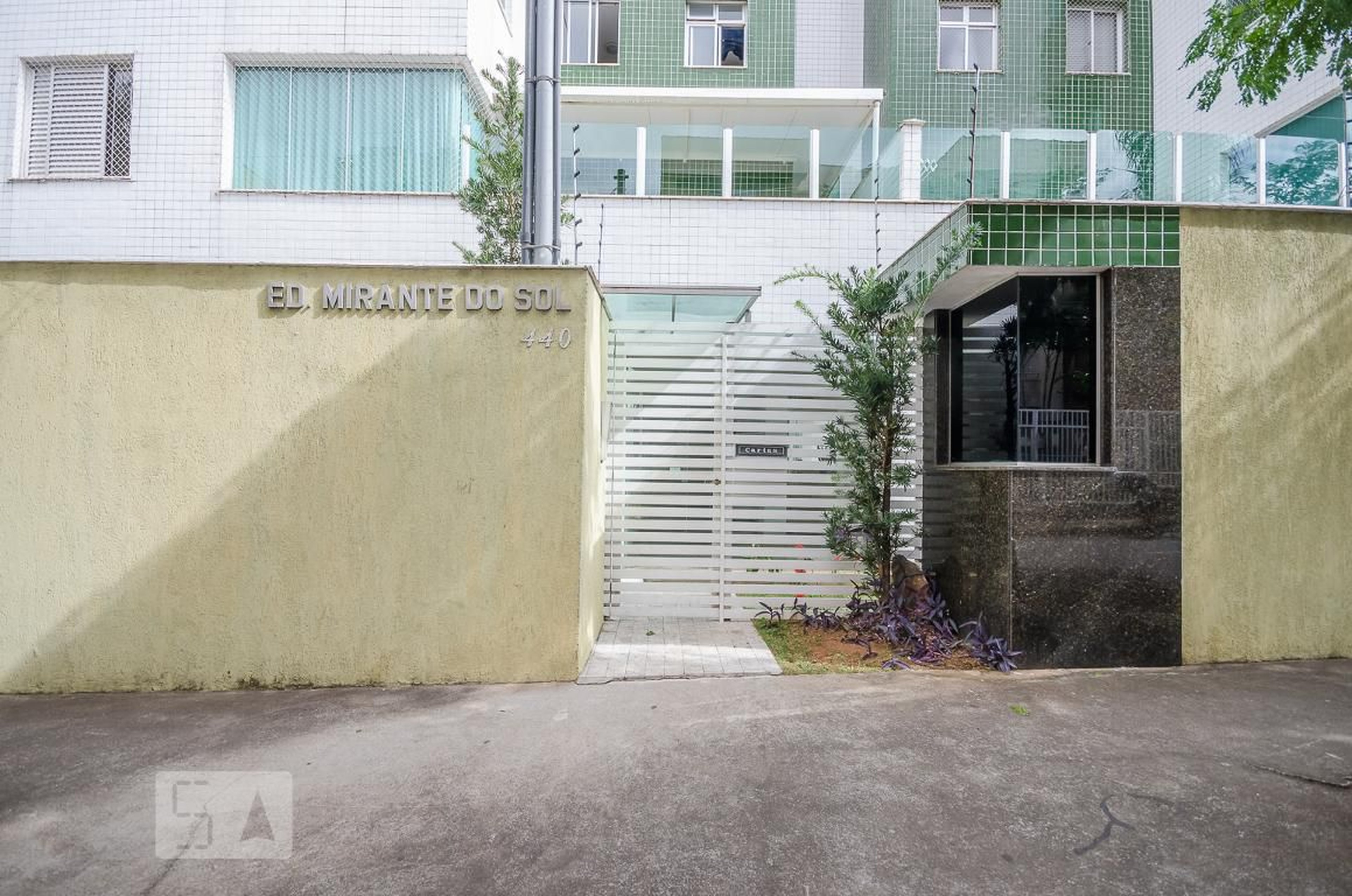 Fachada Condomínio em Rua Mario Coutinho, 440