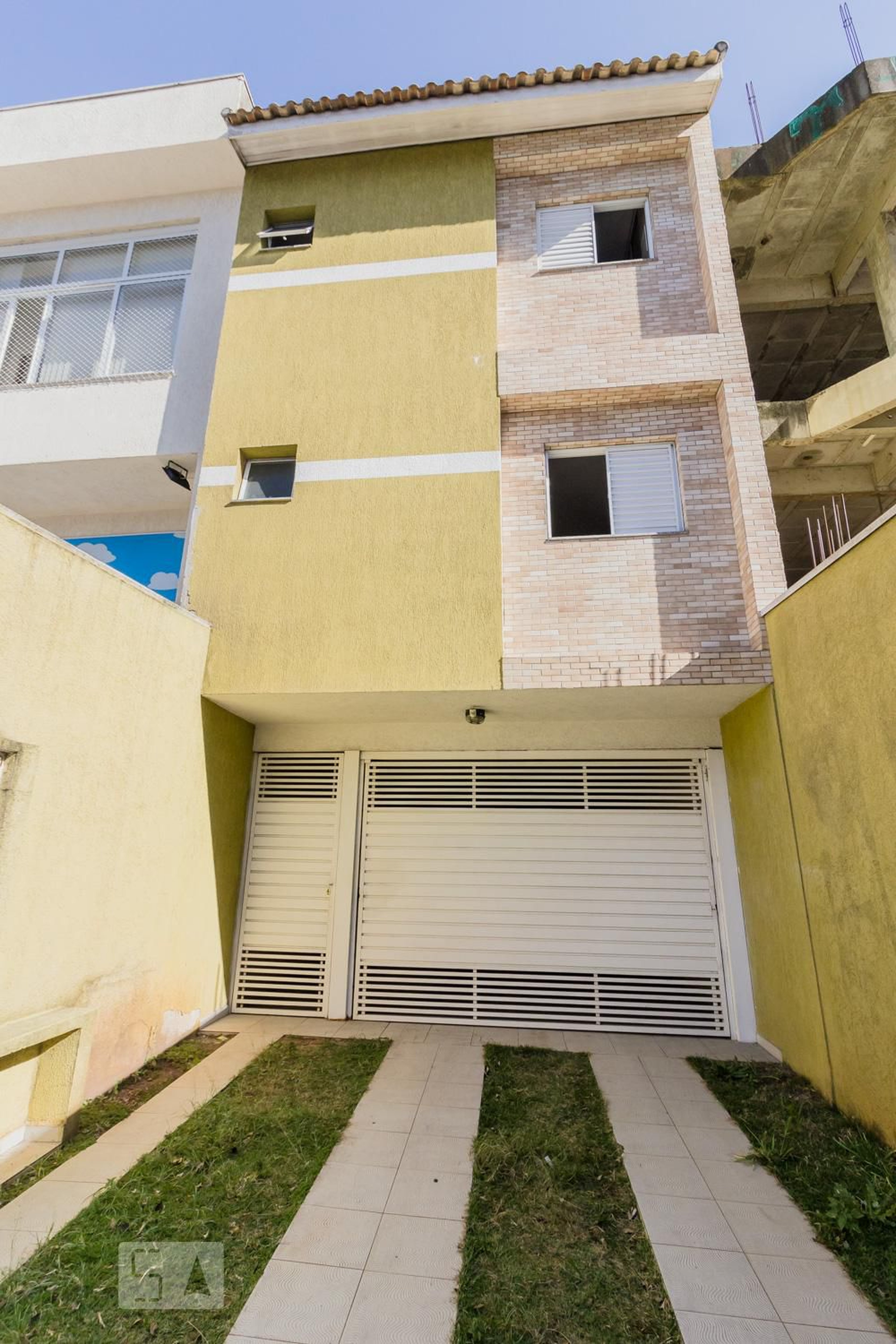 Fachada Condomínio em Avenida Doutor Antônio Álvaro, 548