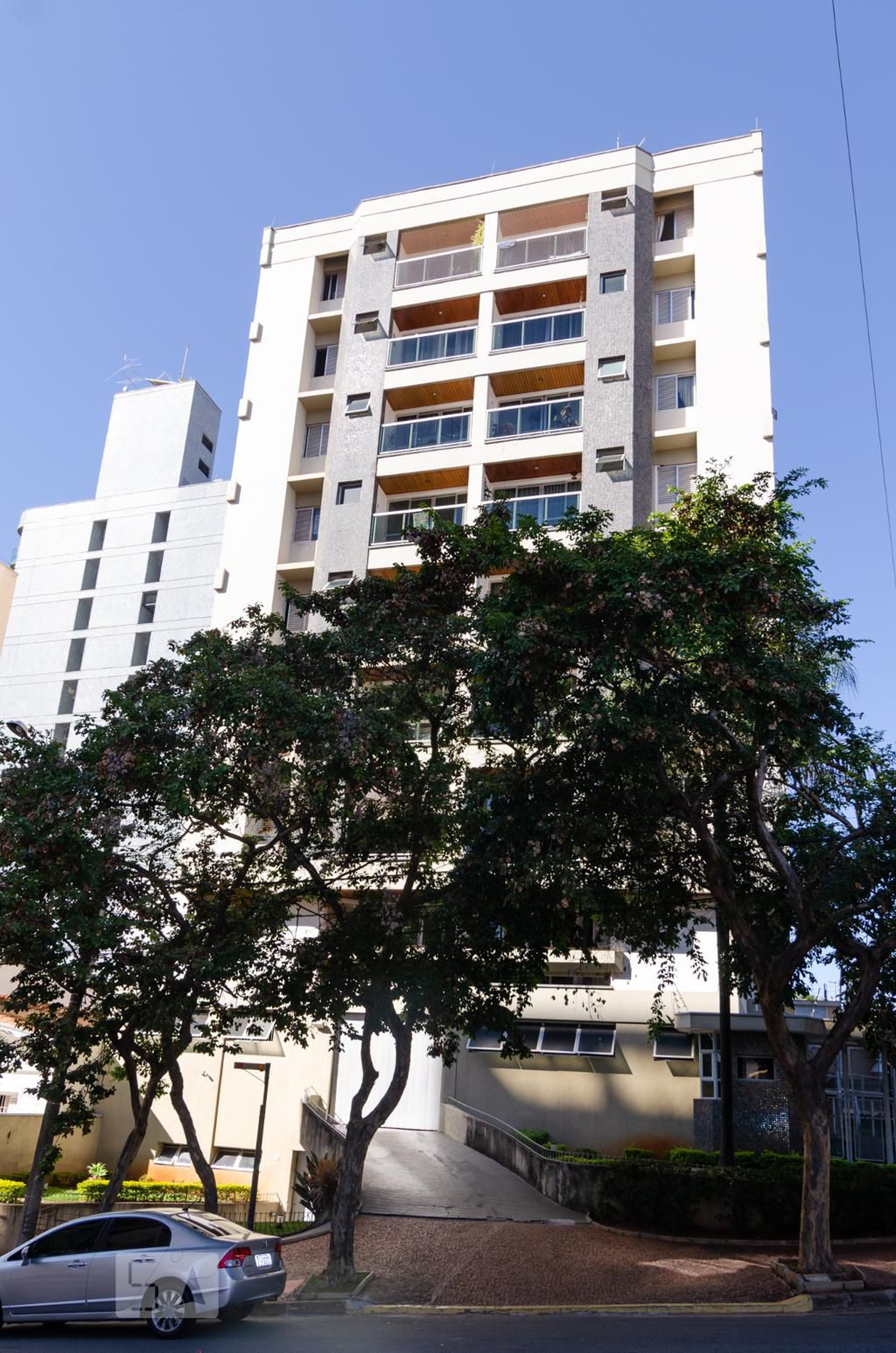 Fachada do prédio Condomínio em Rua Antônio Sérgio de Souza, 49