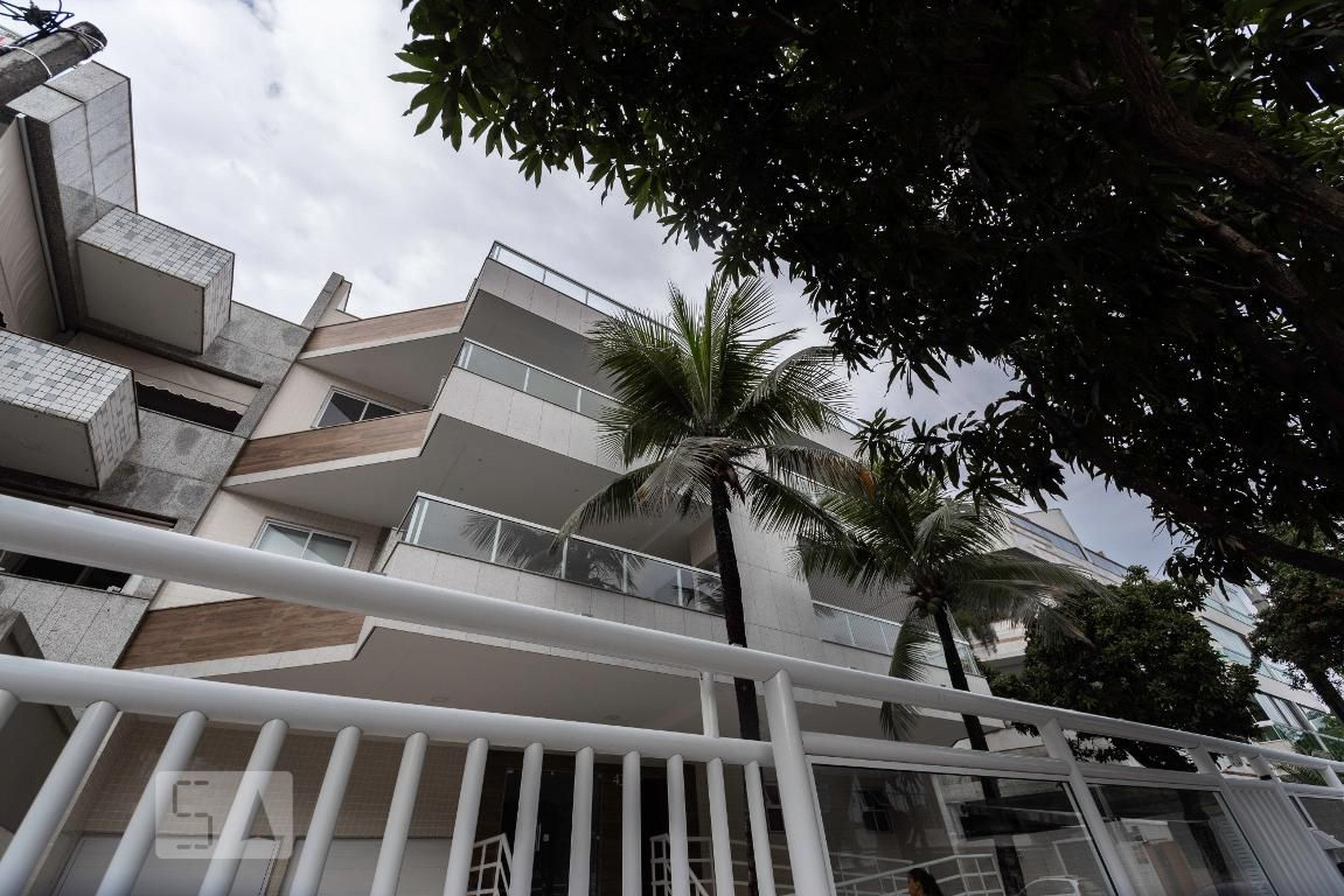 Fachada Condomínio em Rua Roberval Cordeiro de Farias, 431