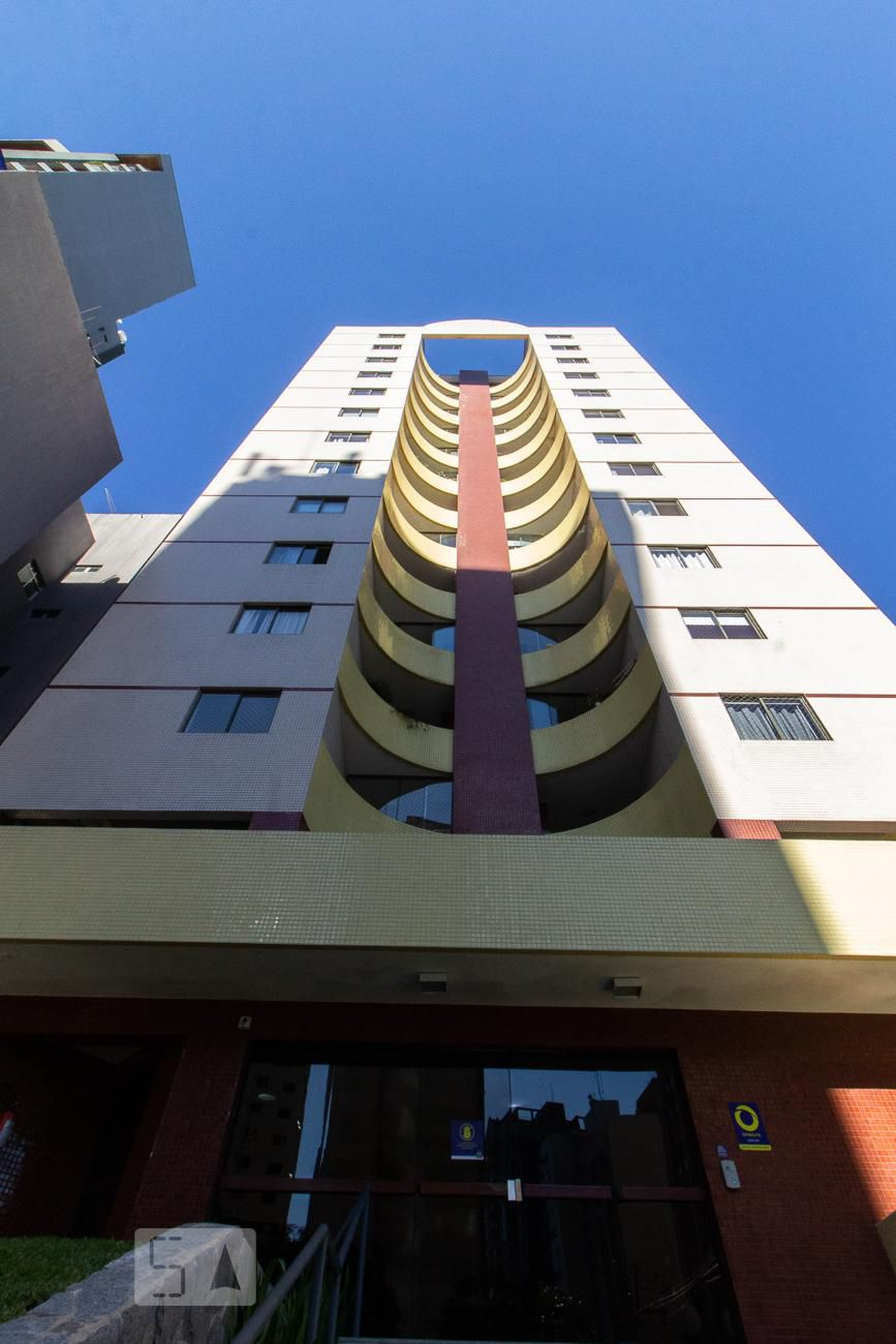 Fachada Condomínio em Rua Governador Agamenon Magalhães, 98