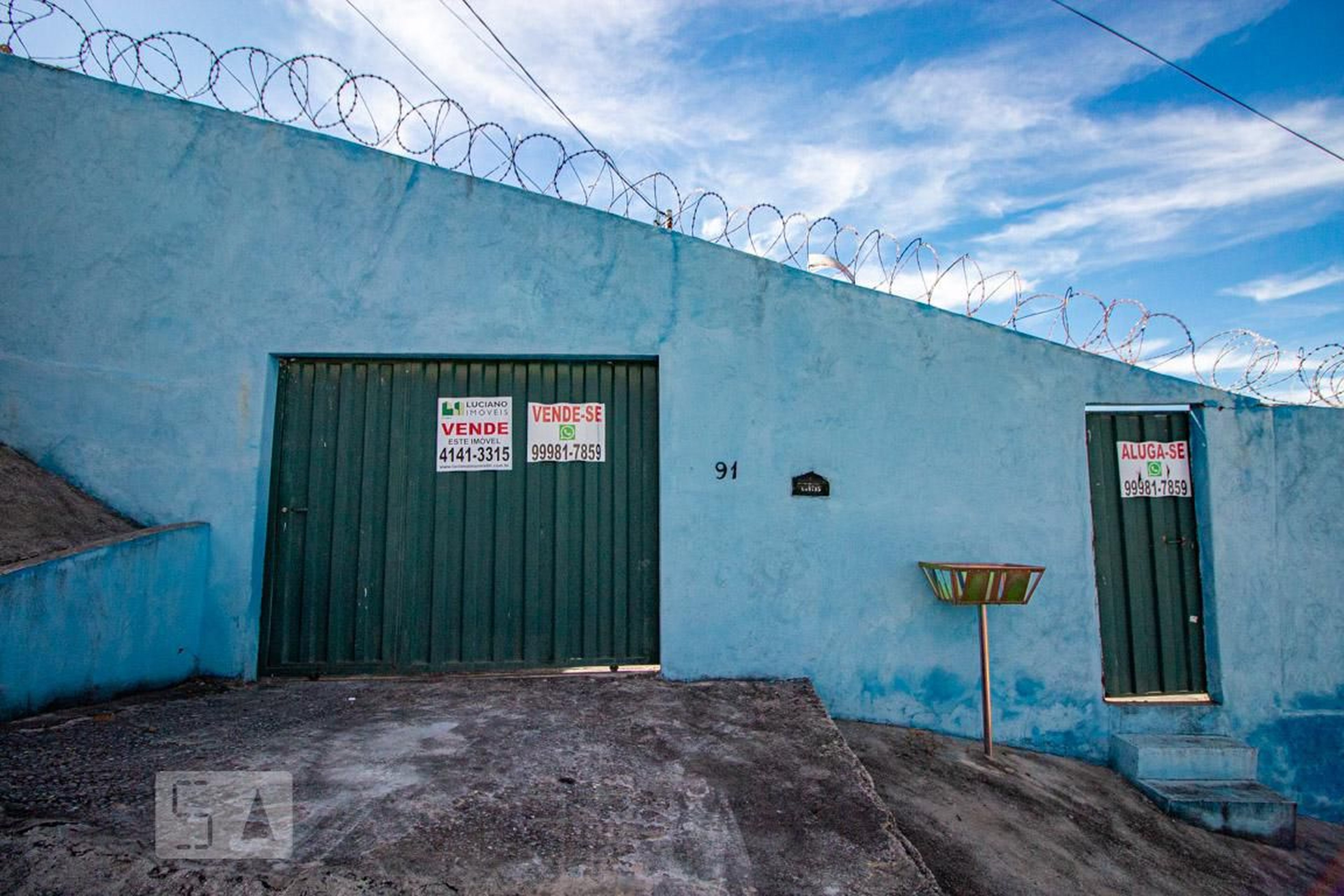 Fachada Condomínio em Rua Ana Moreira Santo, 91 
