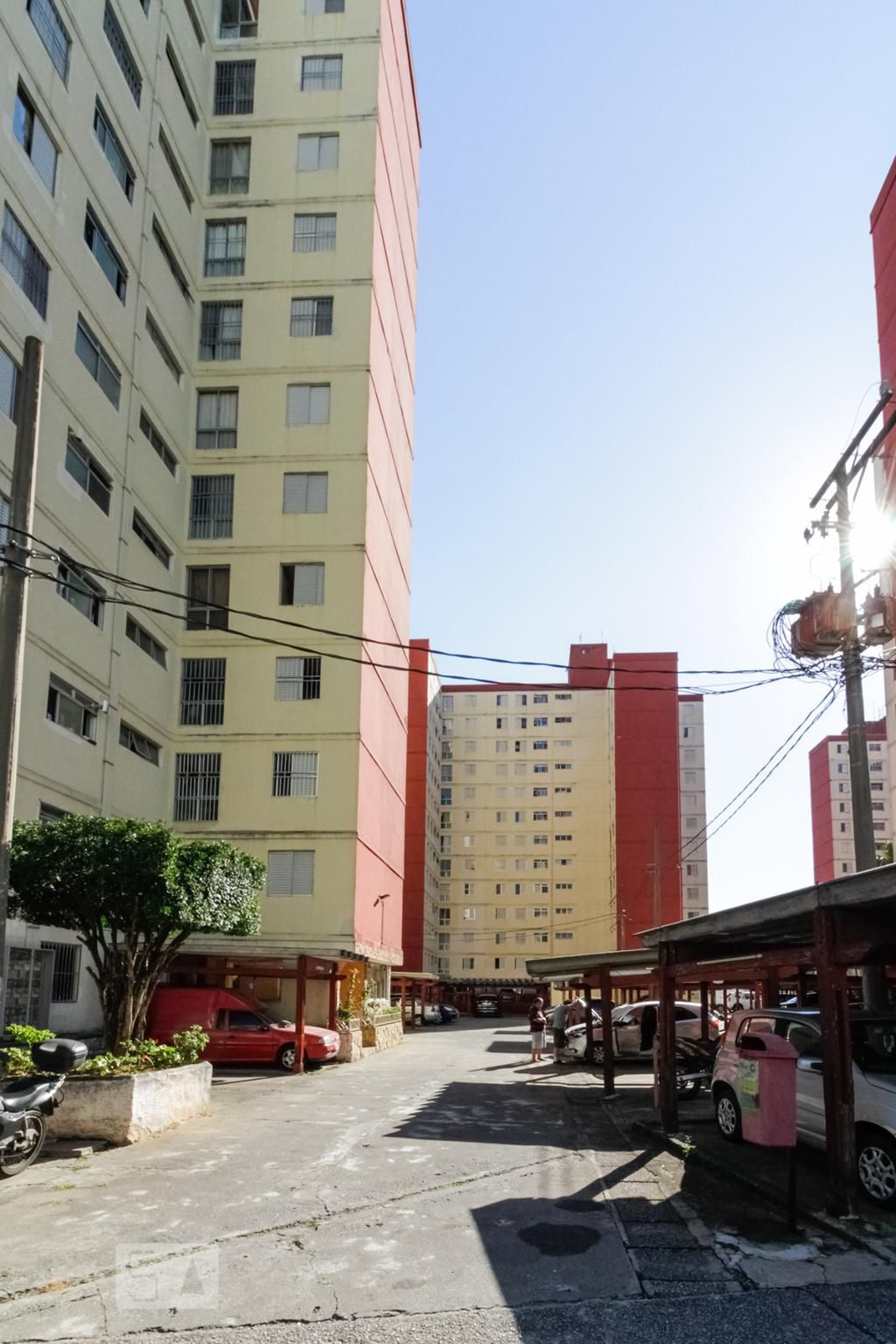 Fachada Condomínio em Rua Paula Rodrigues, 74