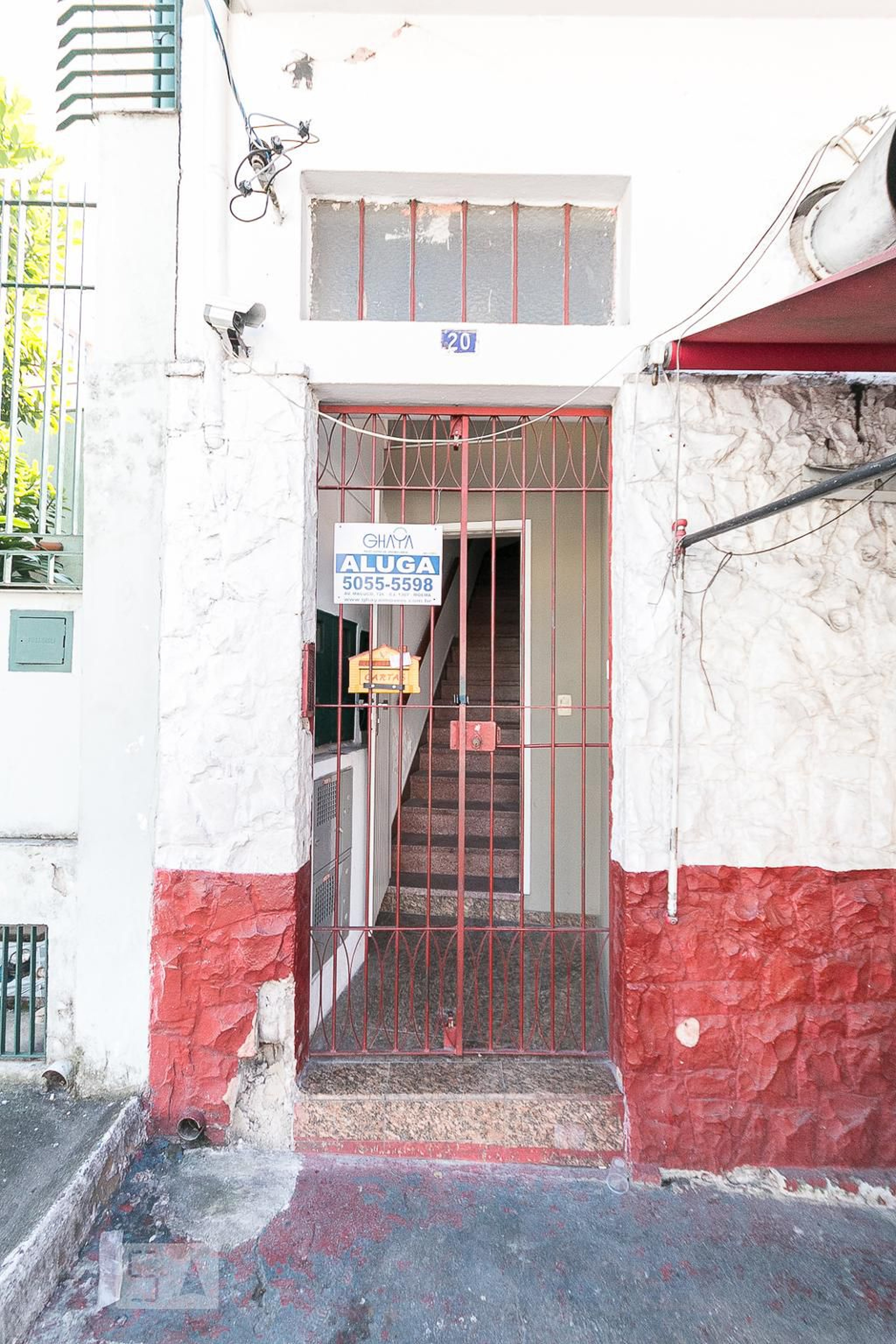 Entrada Condomínio em Rua Luís Góis, 20
