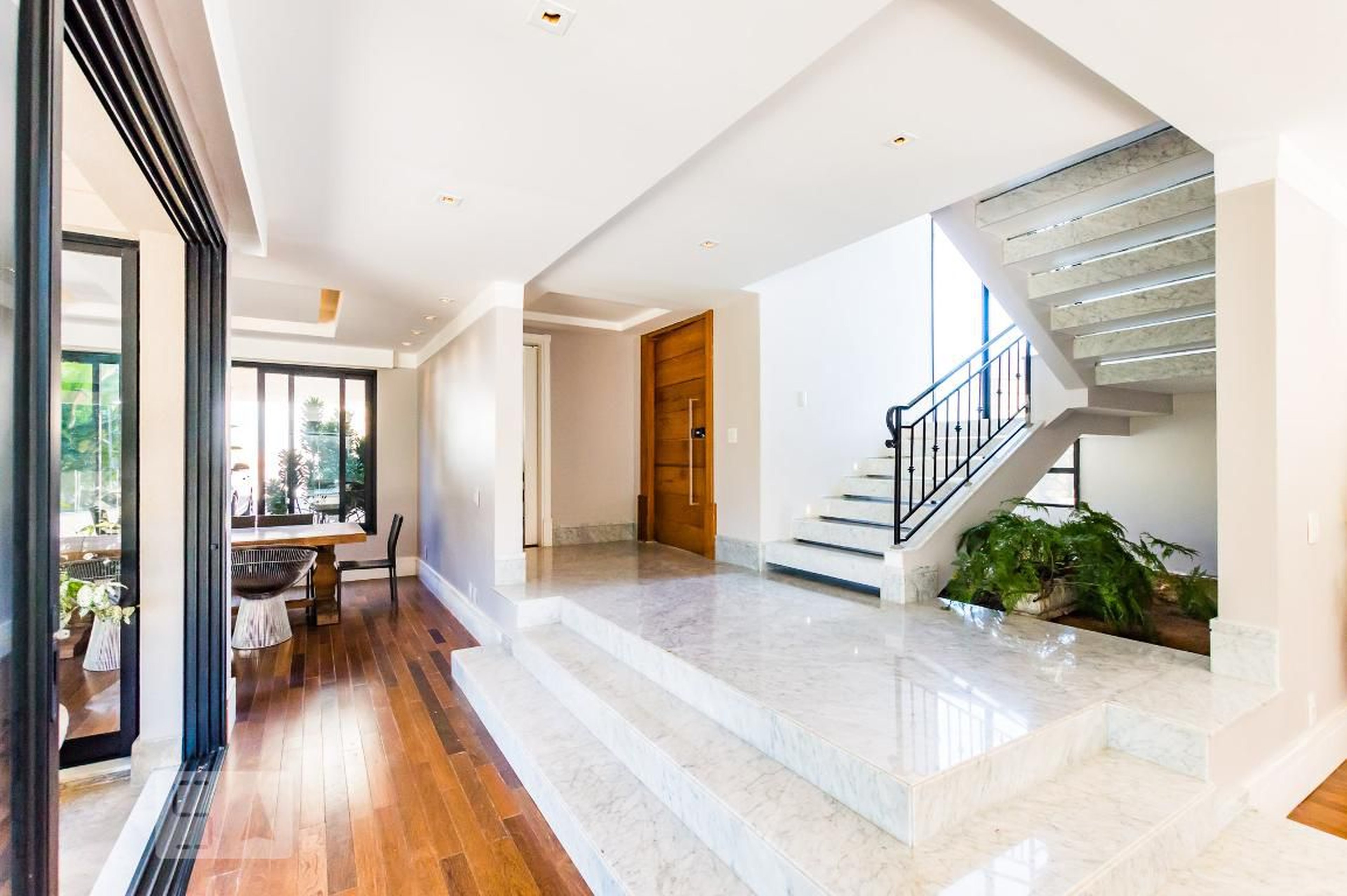 Hall de Entrada Condomínio em Rua Rio Pardo, 64