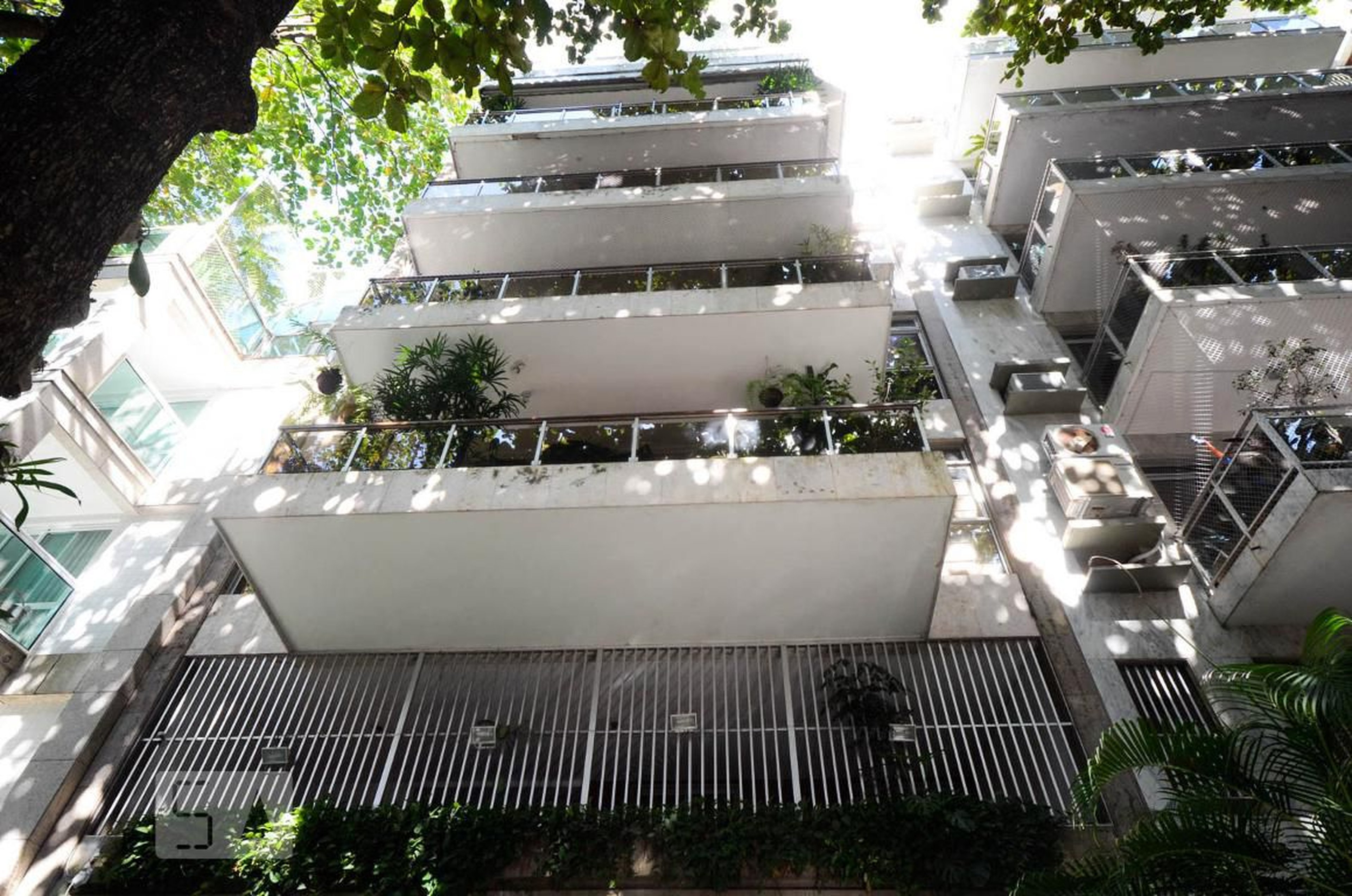 Fachada do Prédio Condomínio em Rua Barão de Jaguaripe, 377