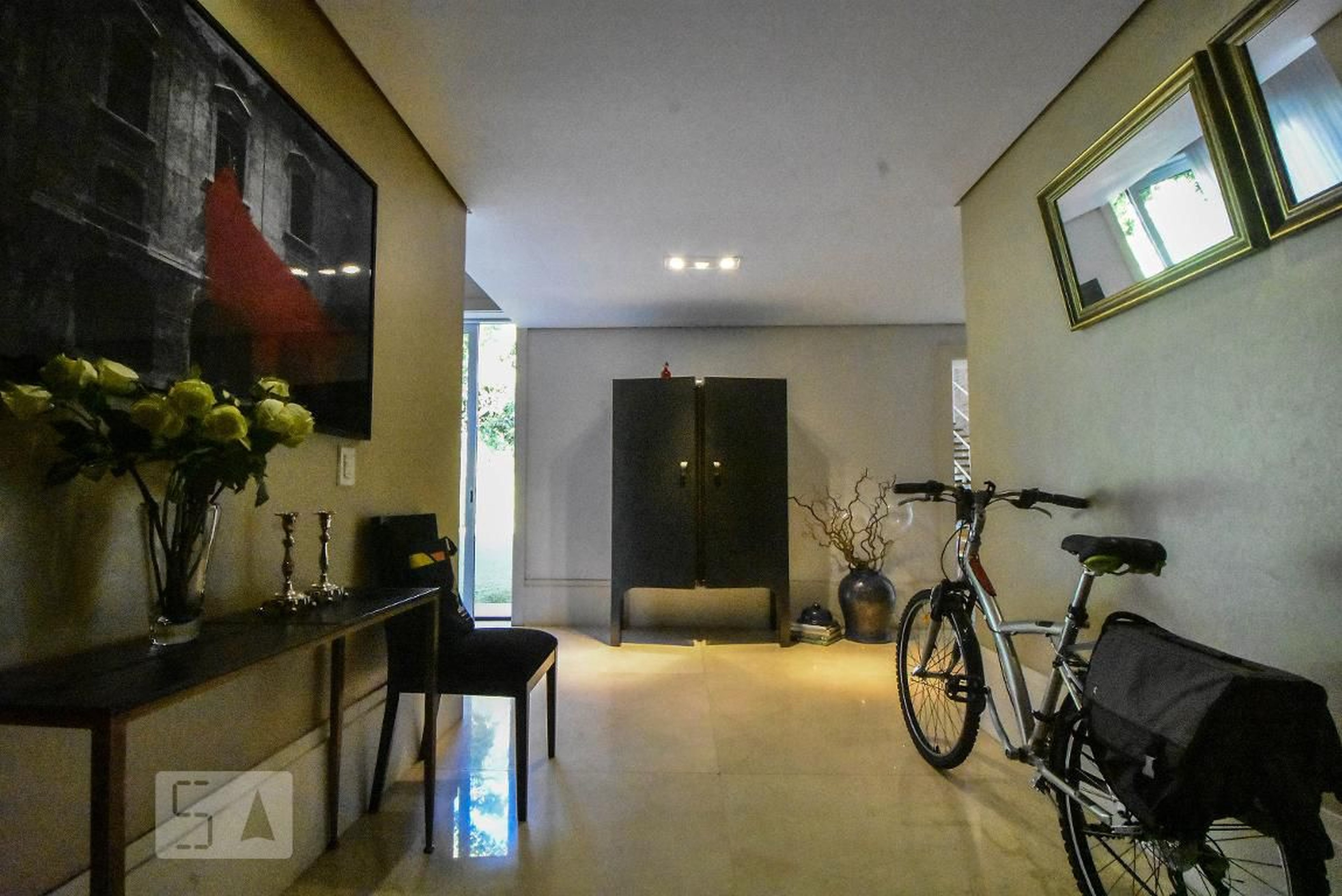 Hall de Entrada Condomínio em Rua Pires de Oliveira, 140