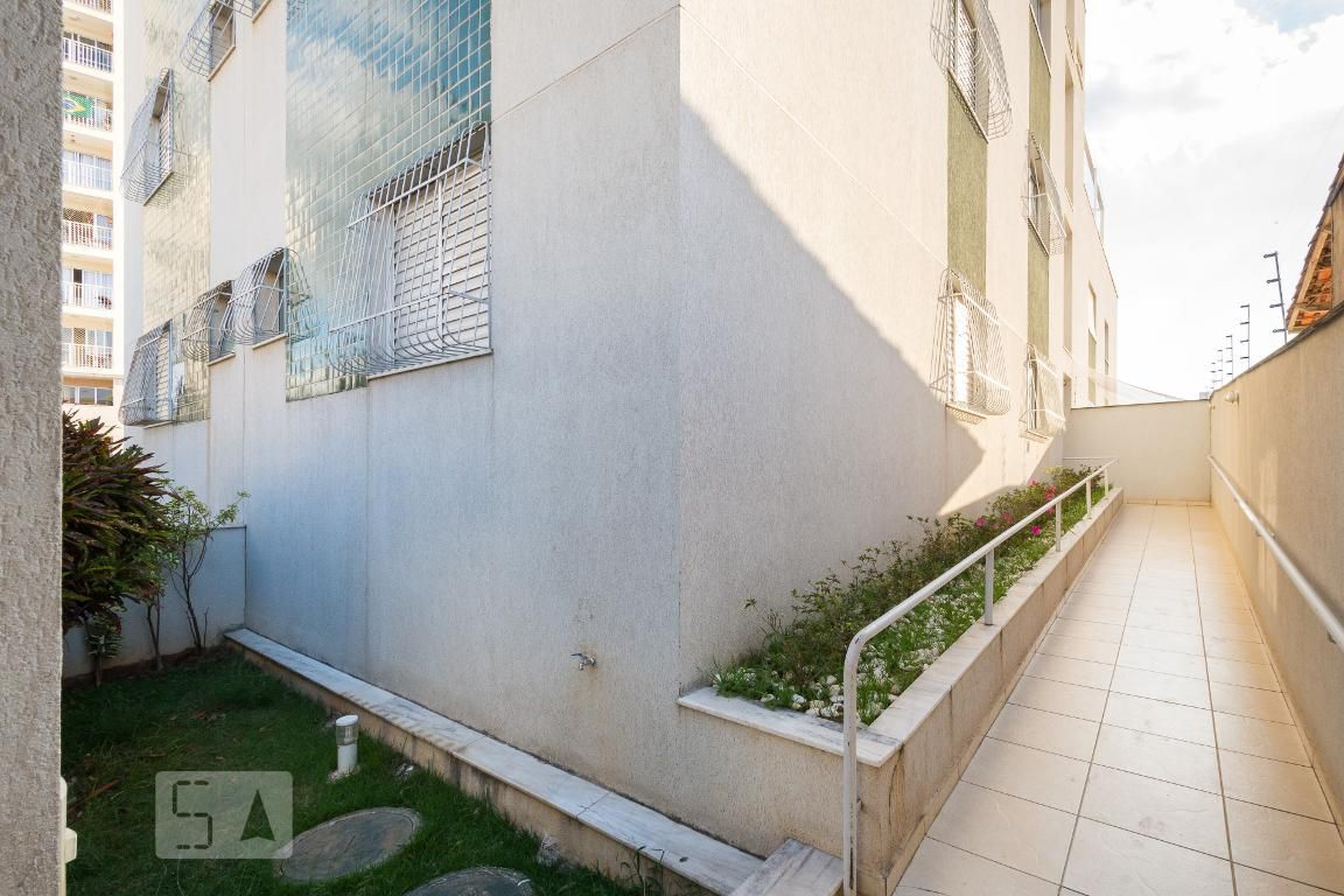 Fachada Condomínio em Rua Jonas Vanucci Lins, 300