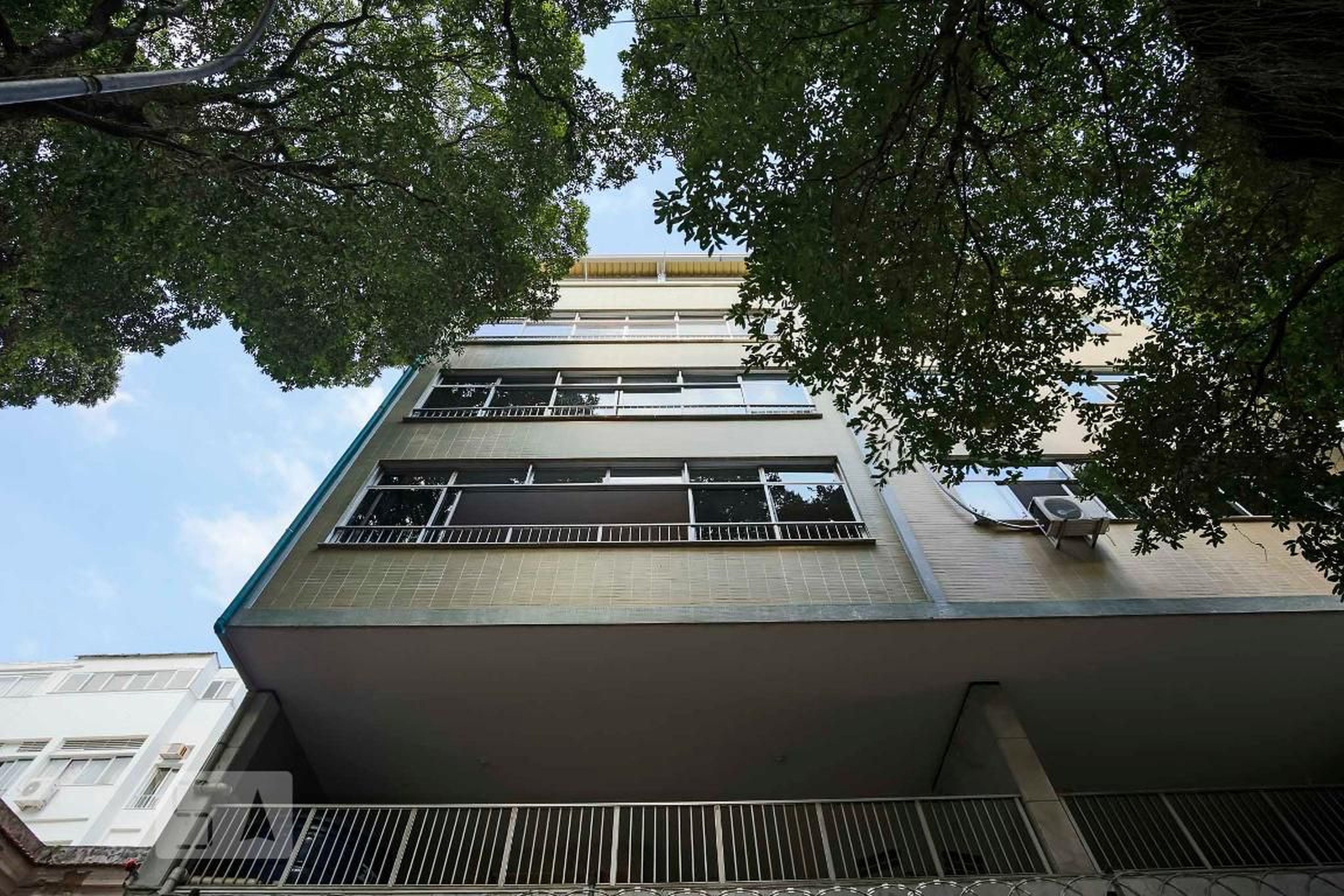 Fachada do Prédio Condomínio em Rua Coelho Neto, 41