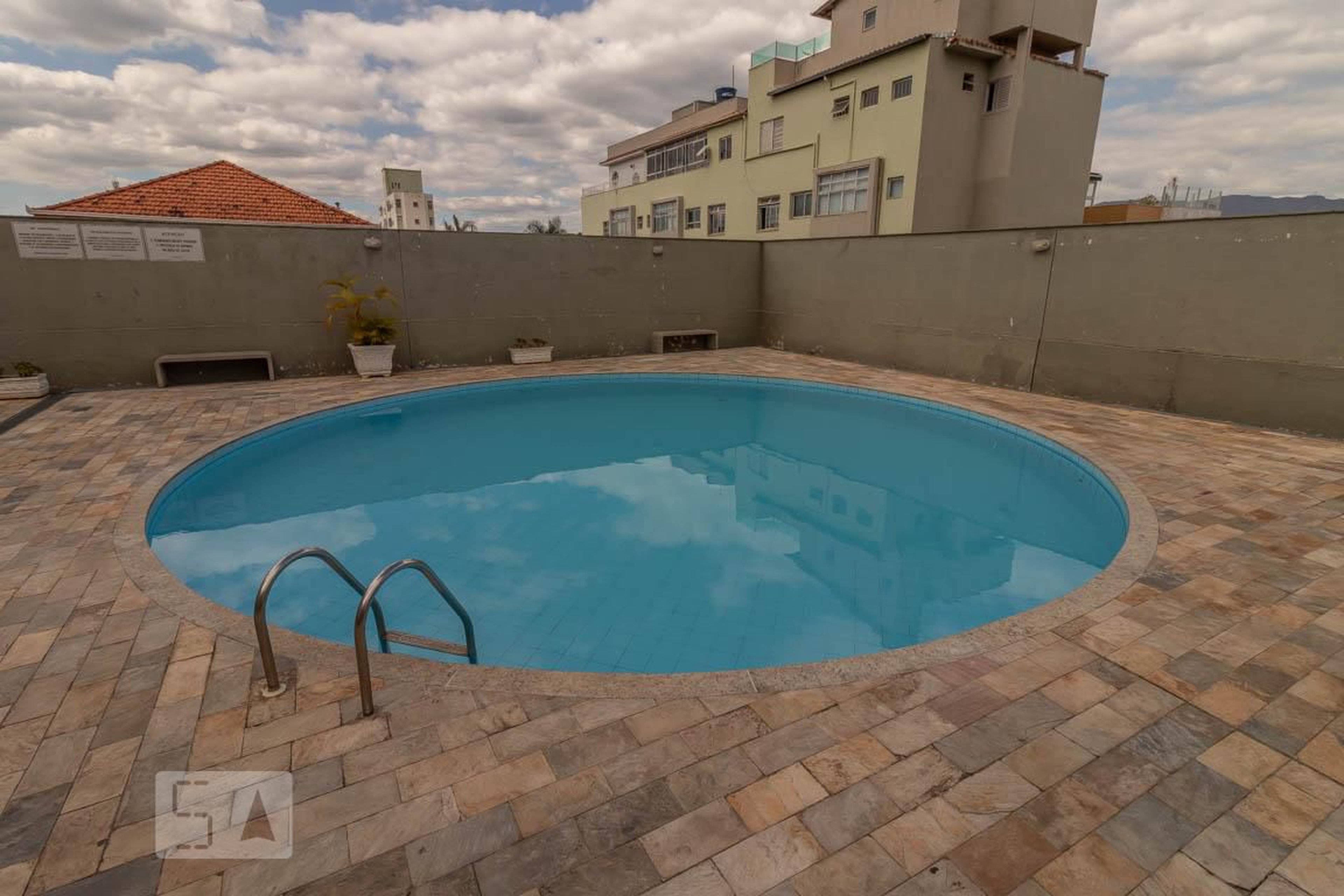 Piscina - Juliana Maria