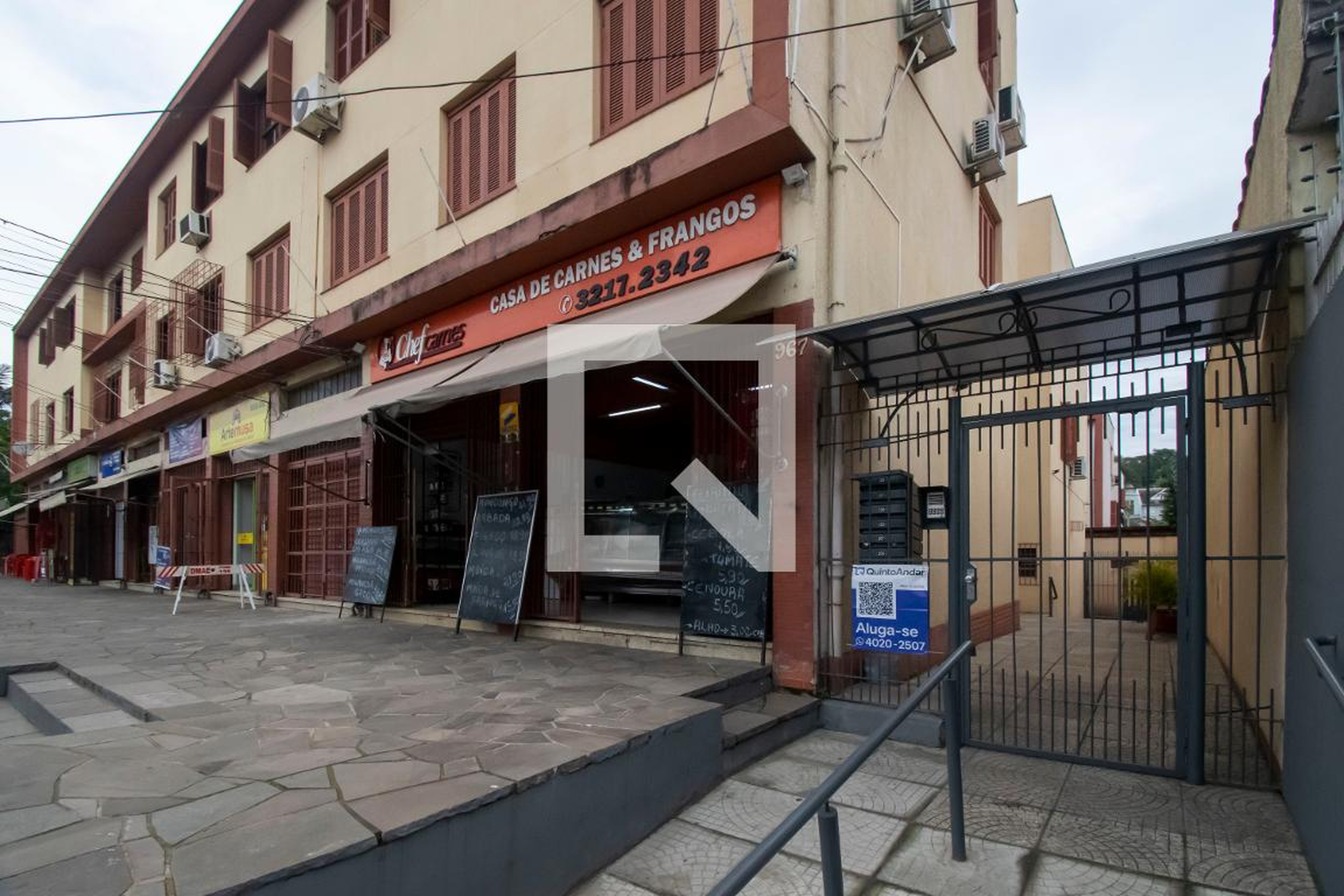 Fachada do Condomínio Condomínio em Avenida Doutor Carlos Barbosa, 967