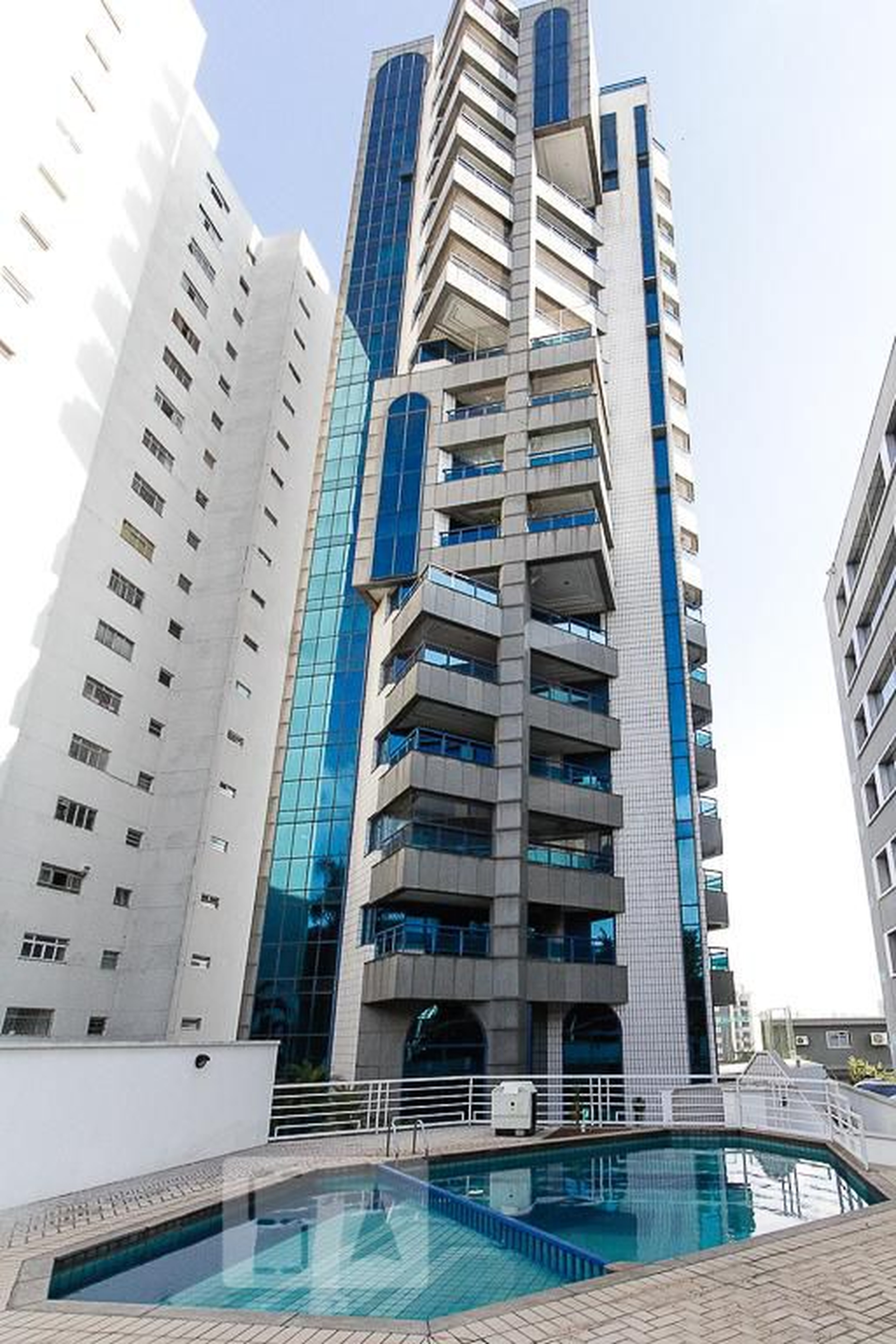 Fachada do Prédio Condomínio Queen Elizabeth