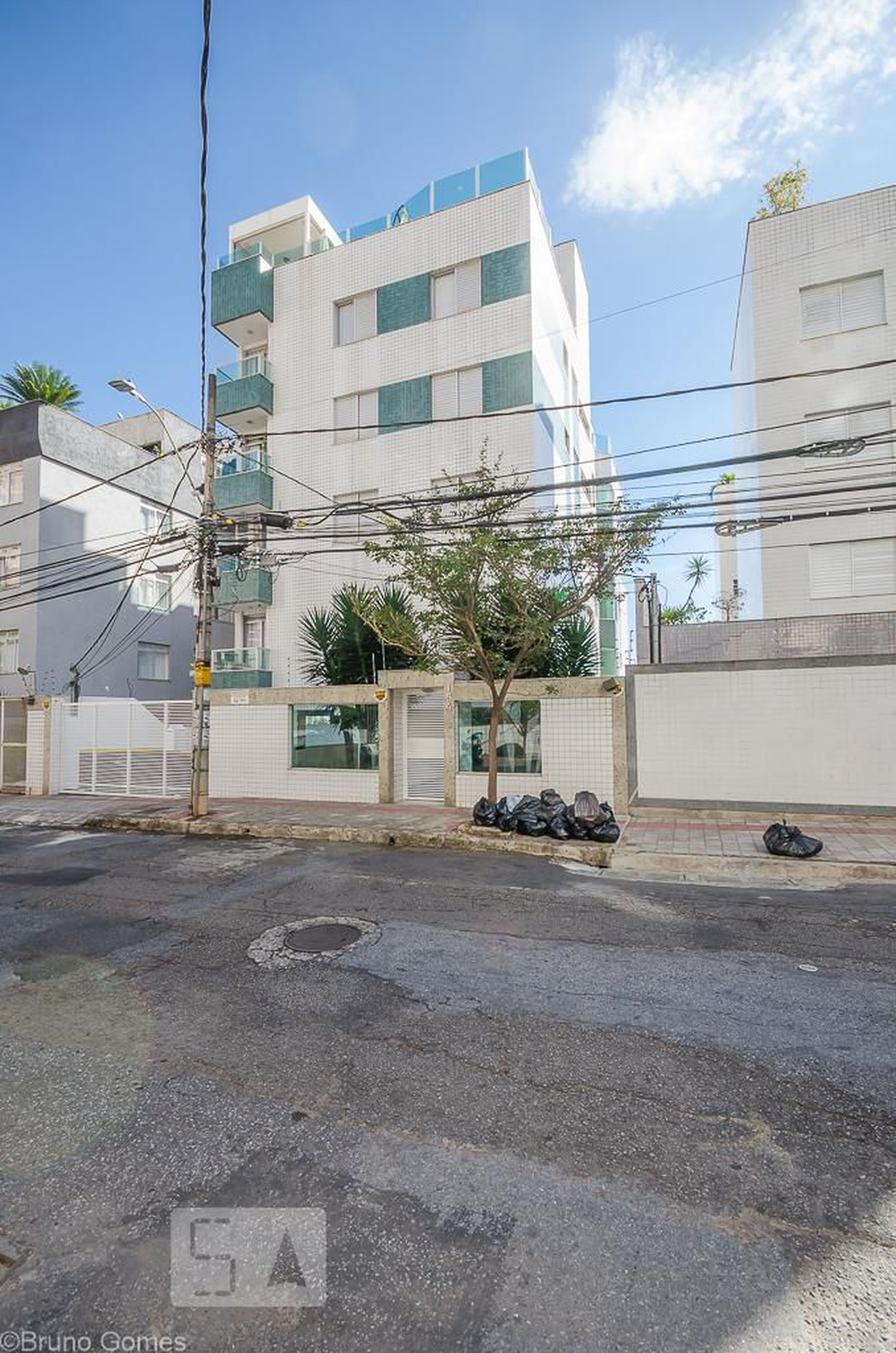 Fachada Condomínio em Rua Iracy Manata, 154