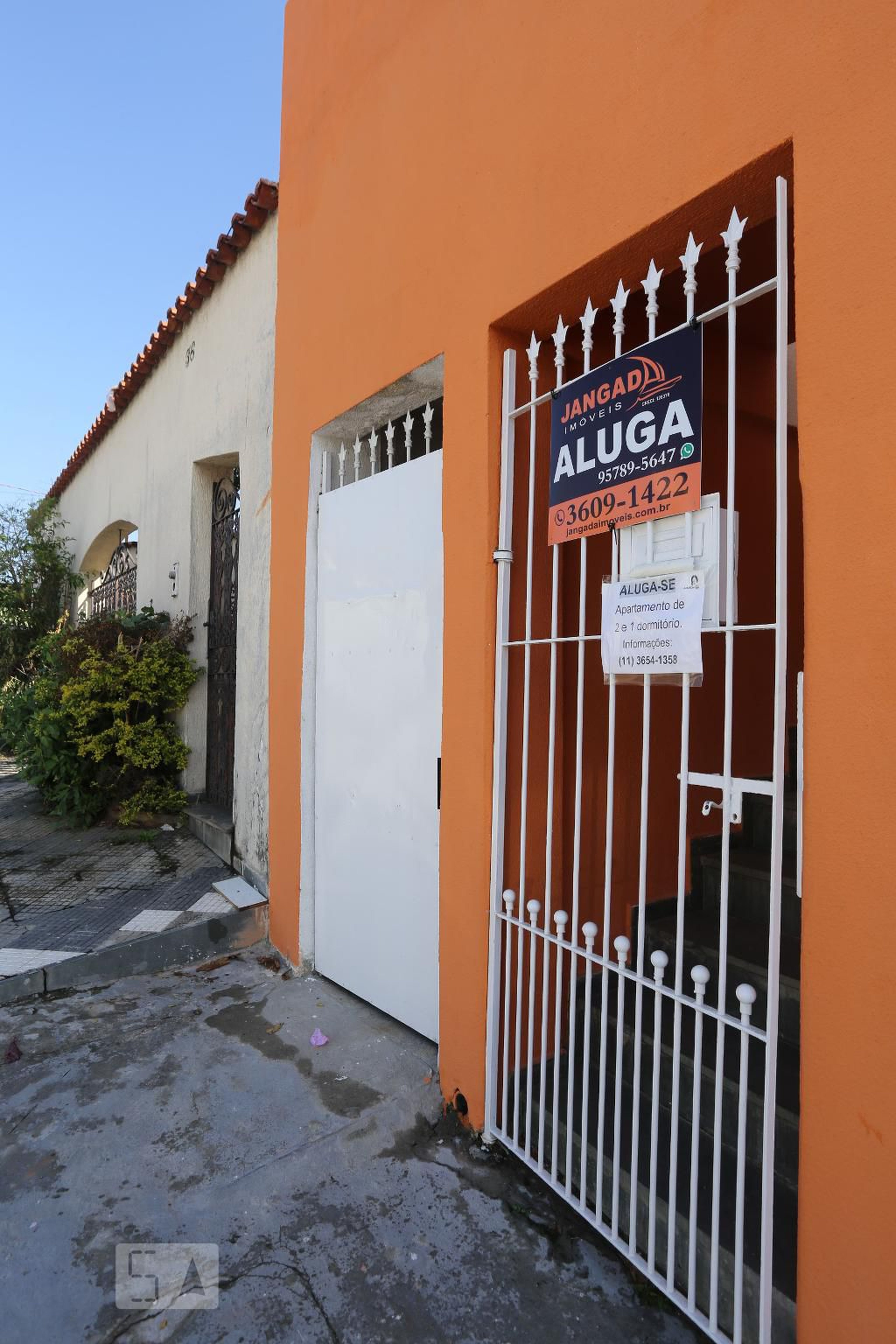 fachada Condomínio em Rua Ana Martineli Lovera, 34