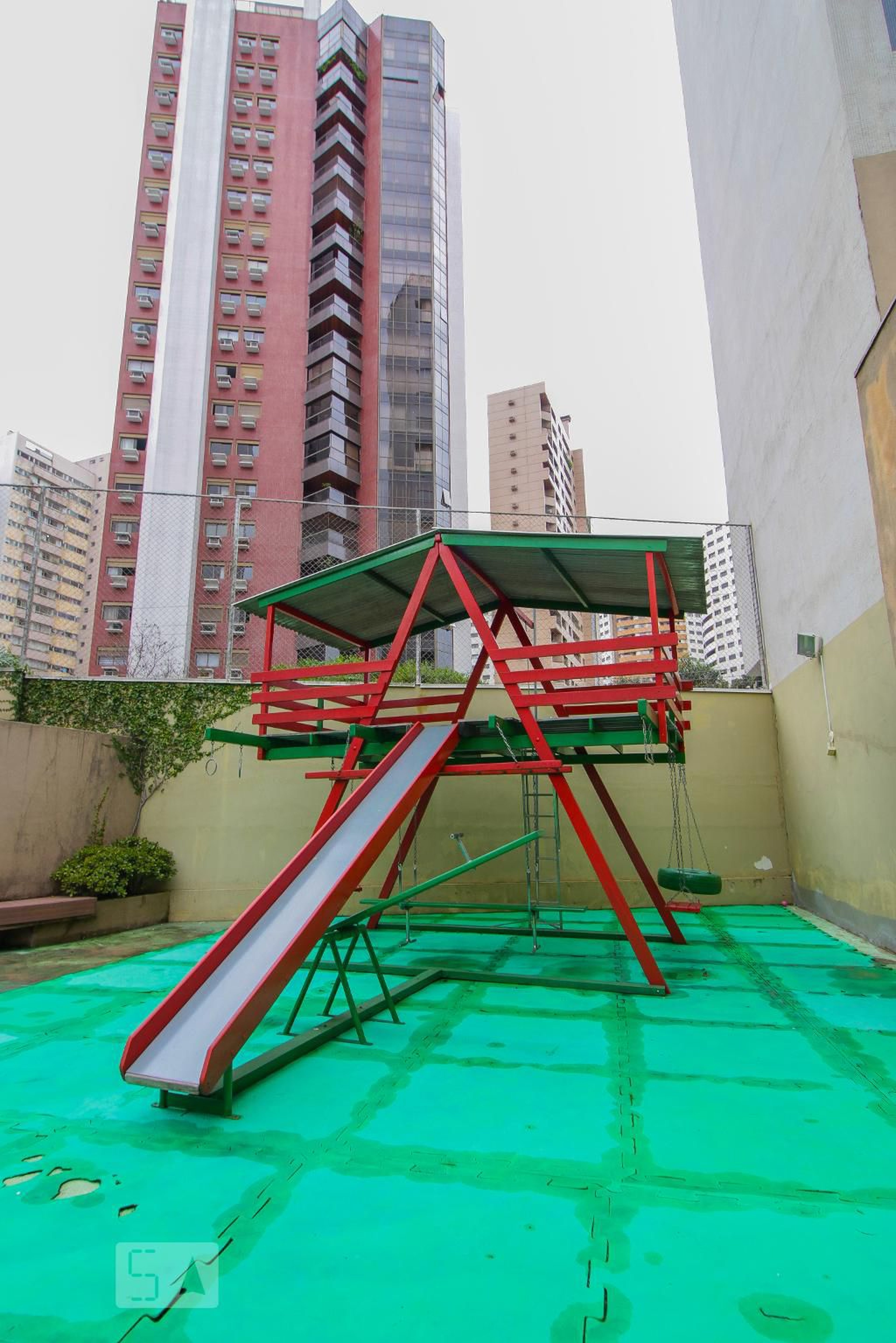 Playground - Edifício Savion
