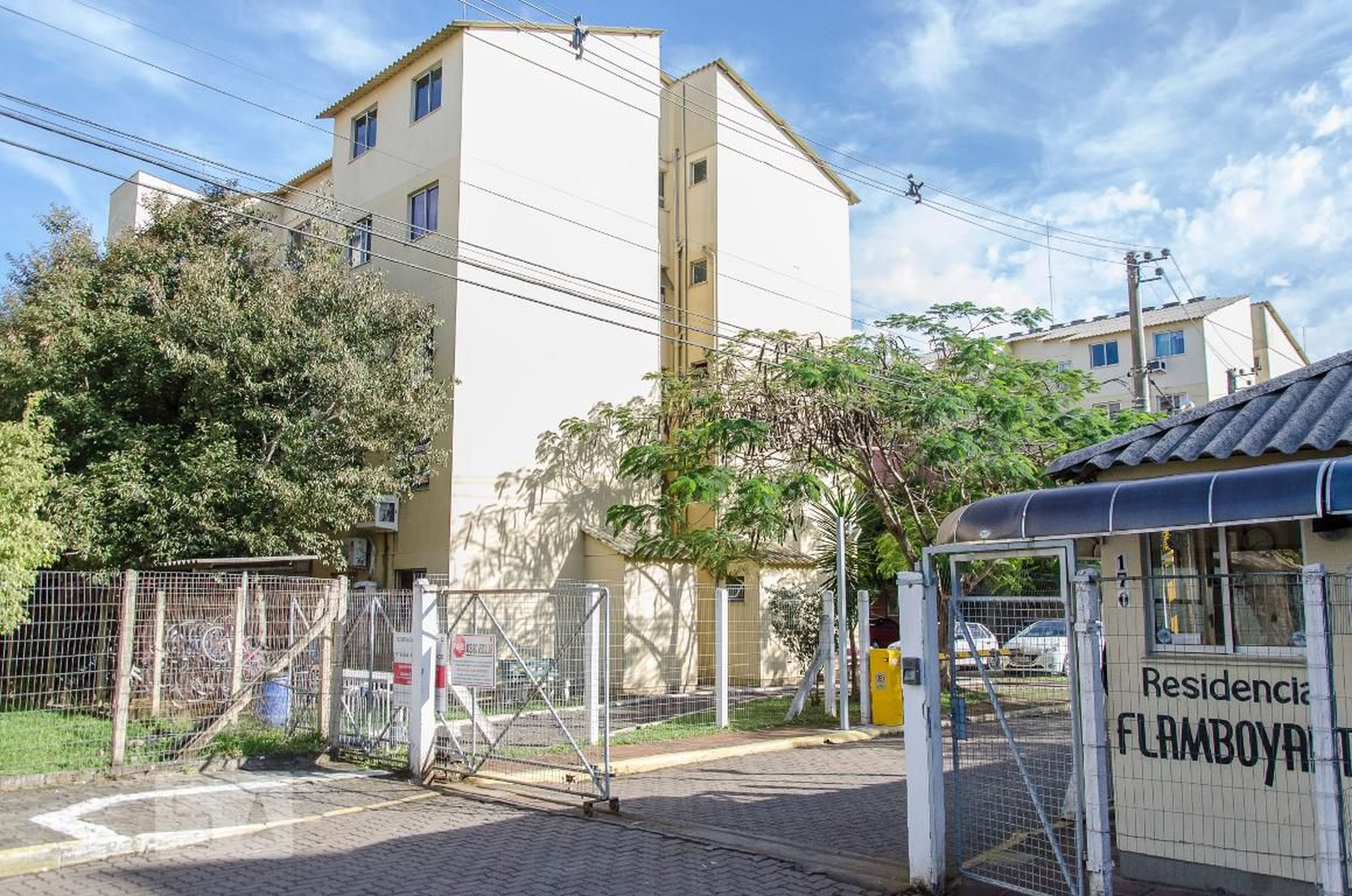 Fachada Condomínio em Rua Alameda das Corticeiras, 180