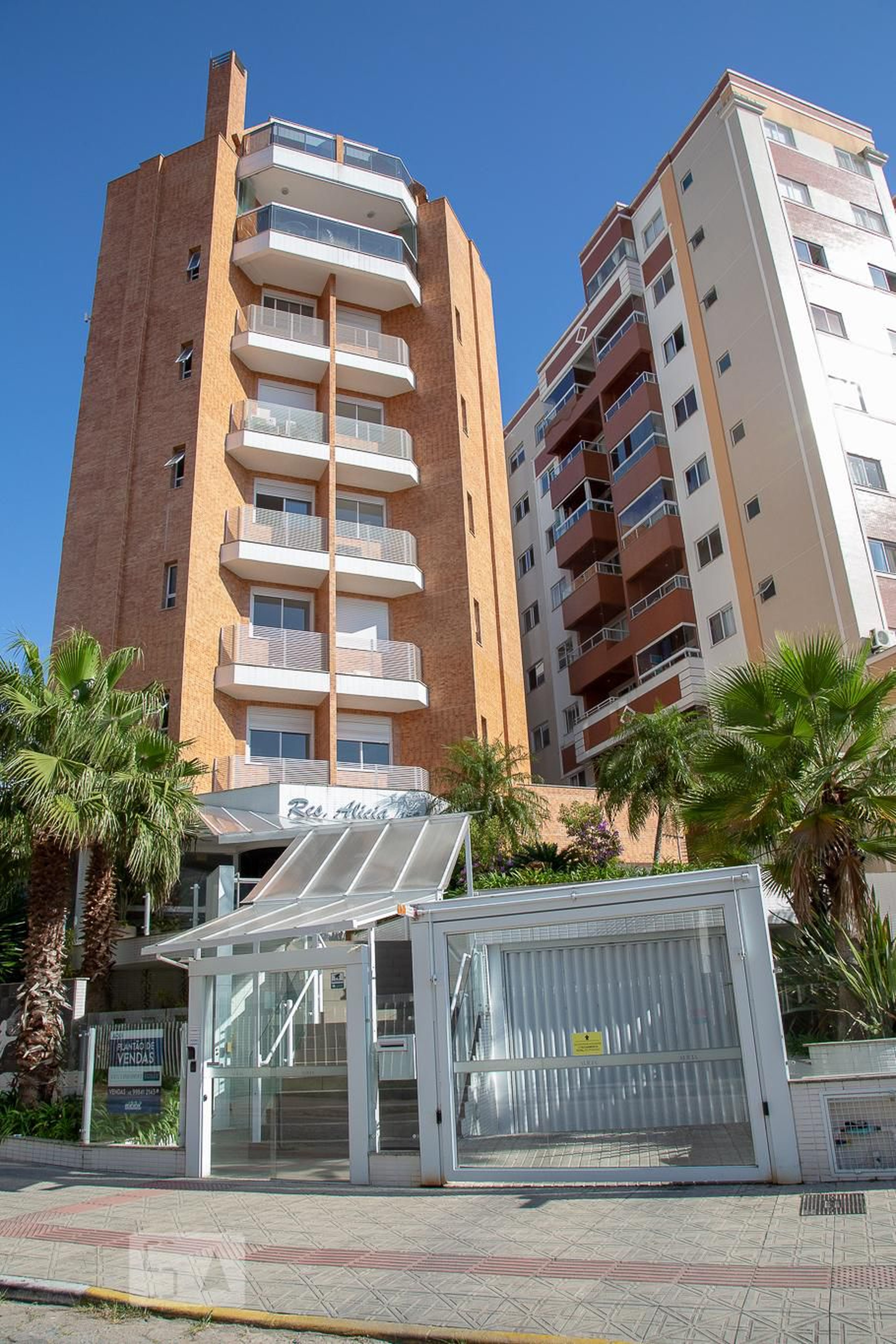 Fachada Condomínio em Rua Sebastião L. da Silva, 201