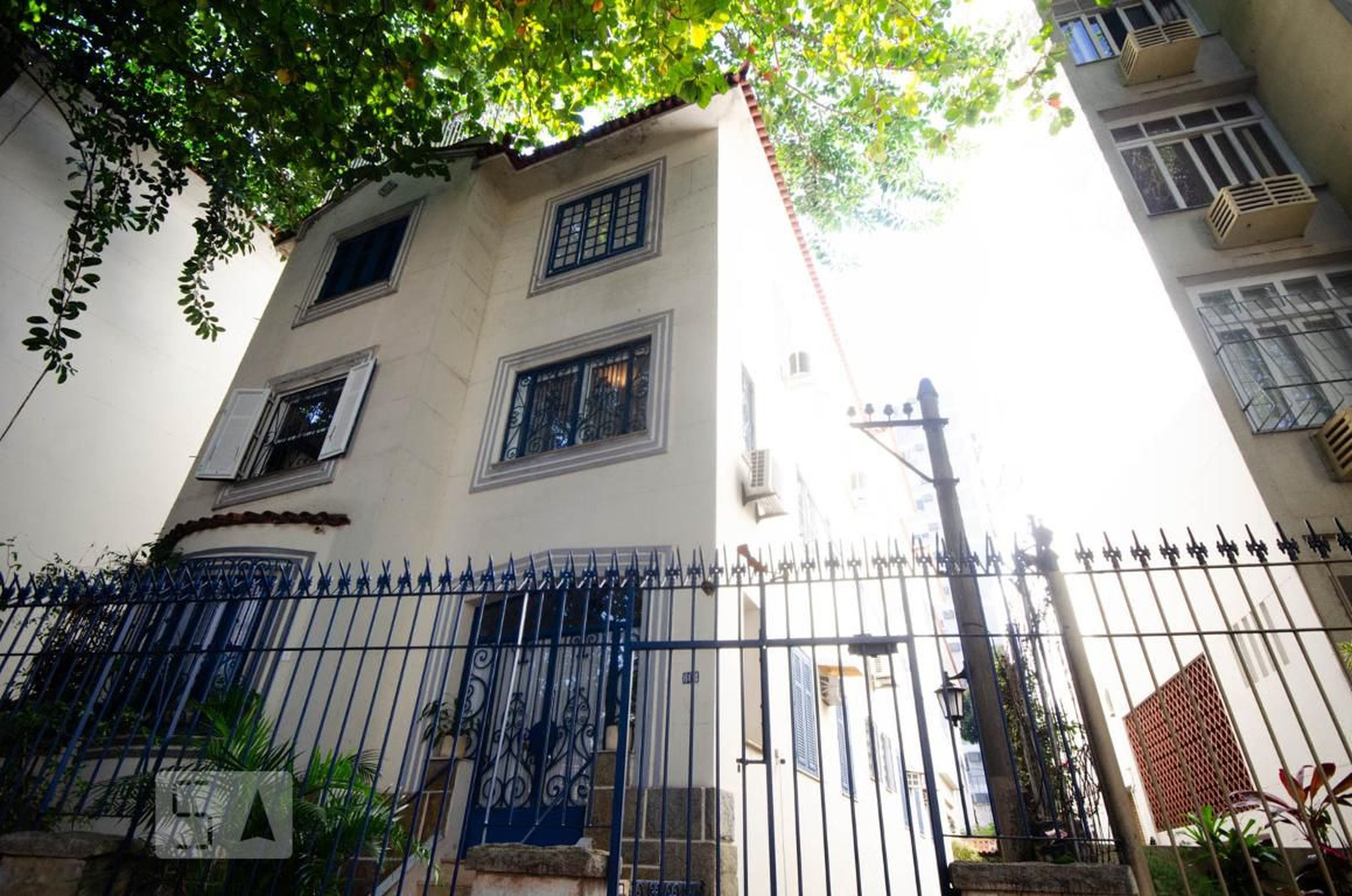 fachada do prédio Condomínio em Rua General Venâncio Flores, 604