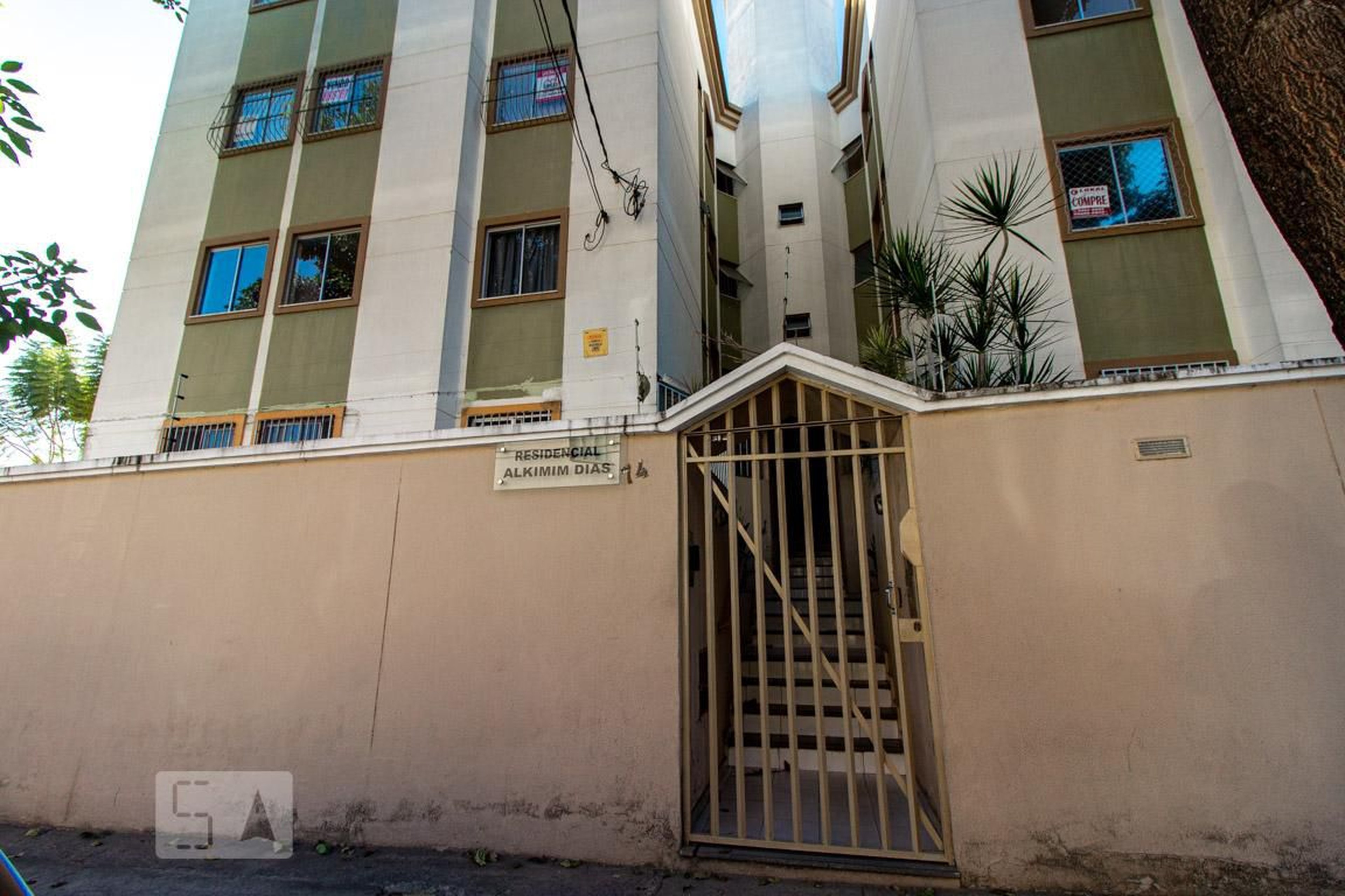 Fachada Condomínio em Rua Augusta Alvarenga Inêz, 74