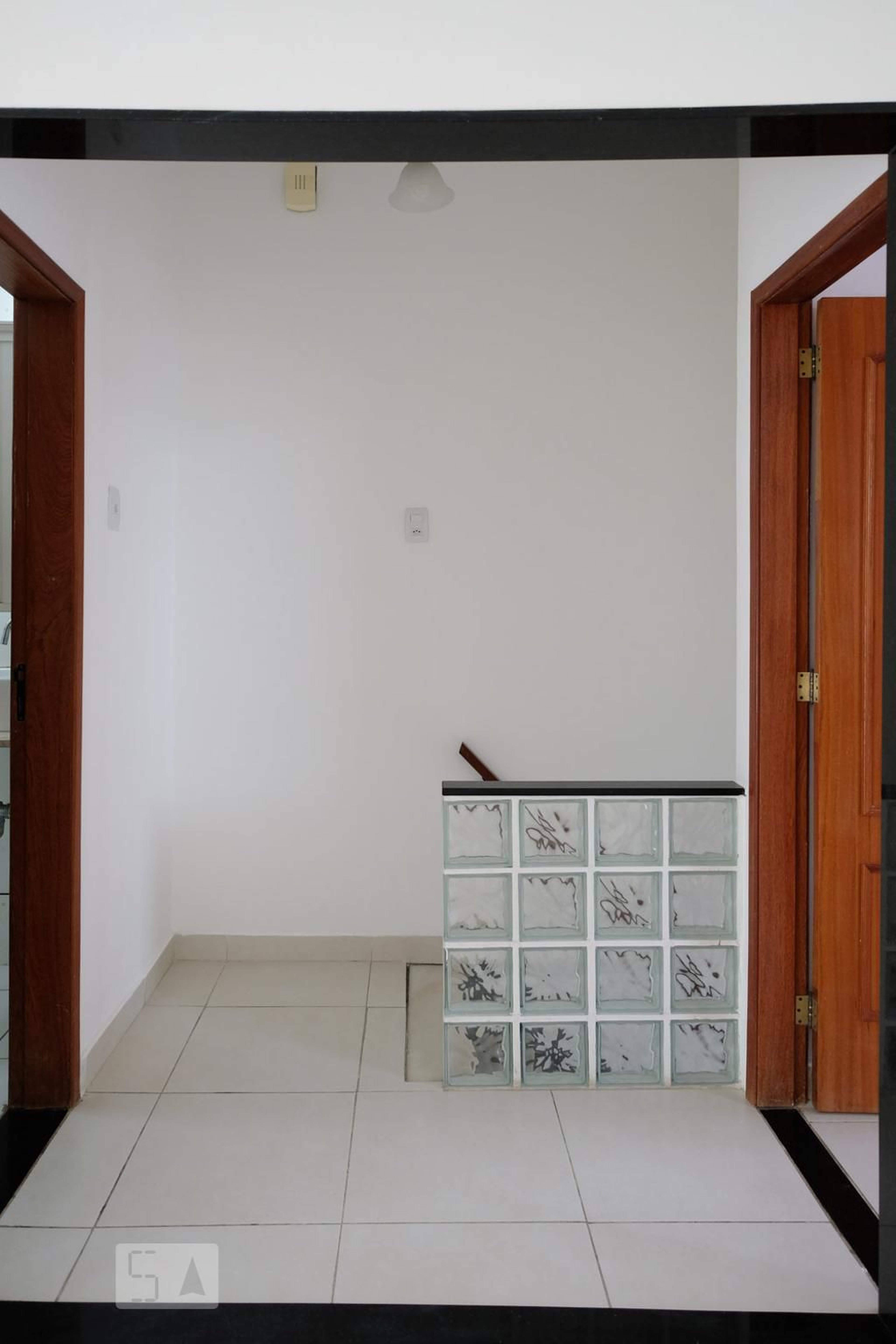 Hall de entrada Condomínio em R. Sen. Muniz Freire, 22