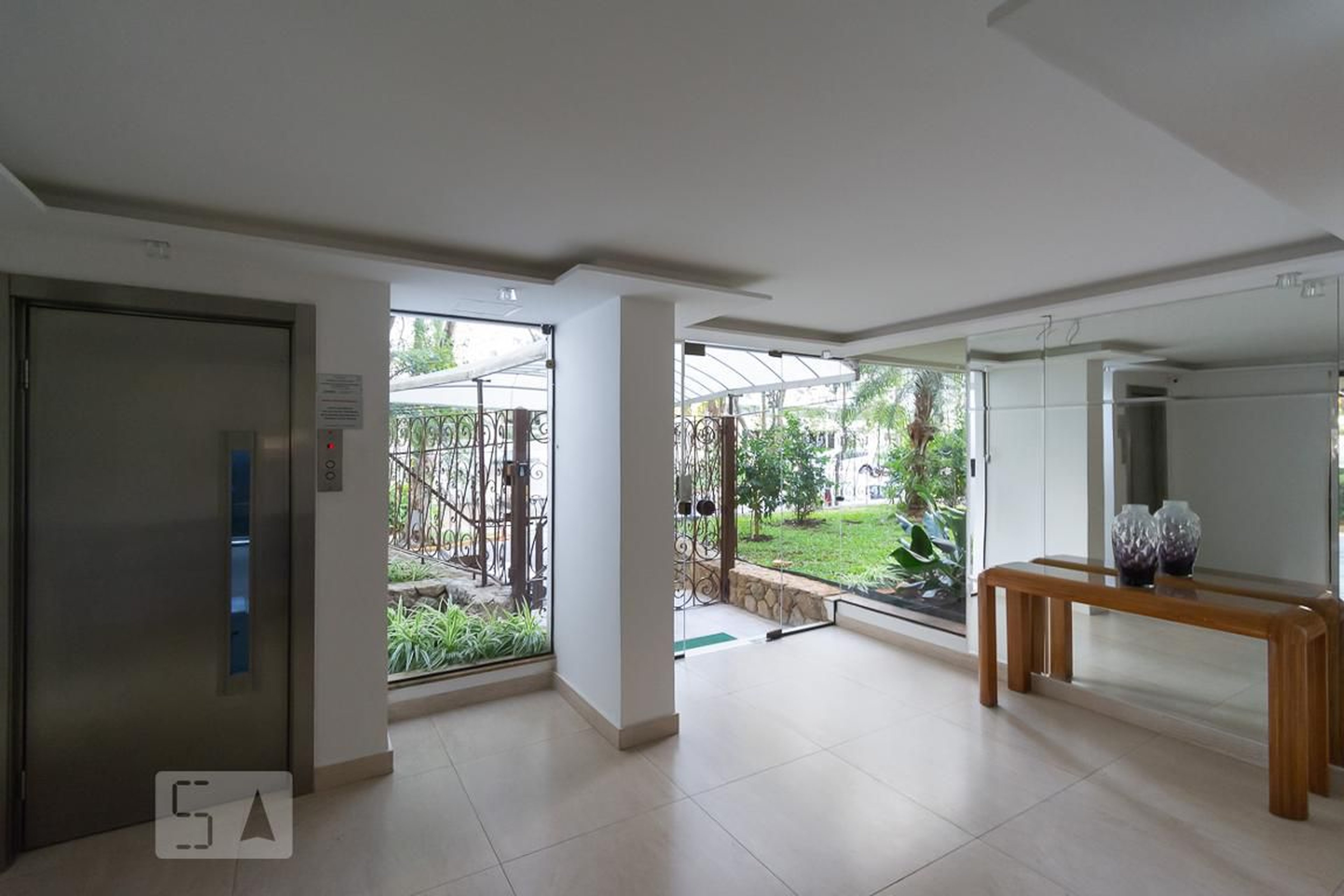 Hall Entrada - Monte Bianco