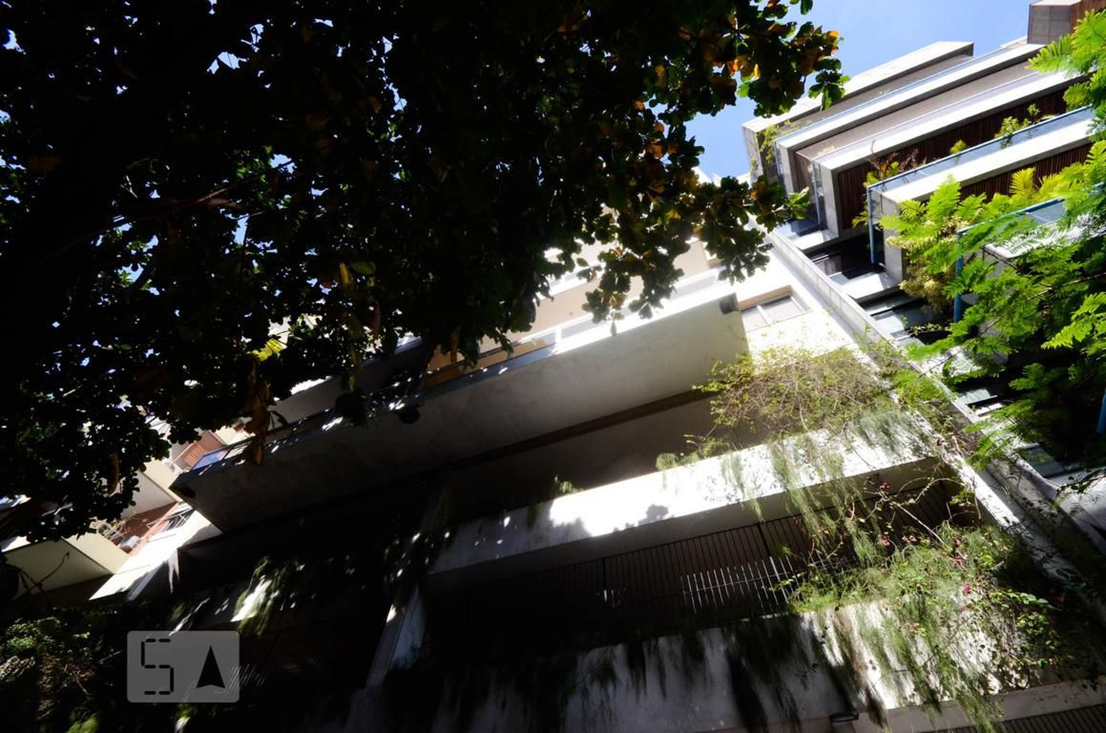 Fachada do Prédio Condomínio em Rua Alberto de Campos, 253