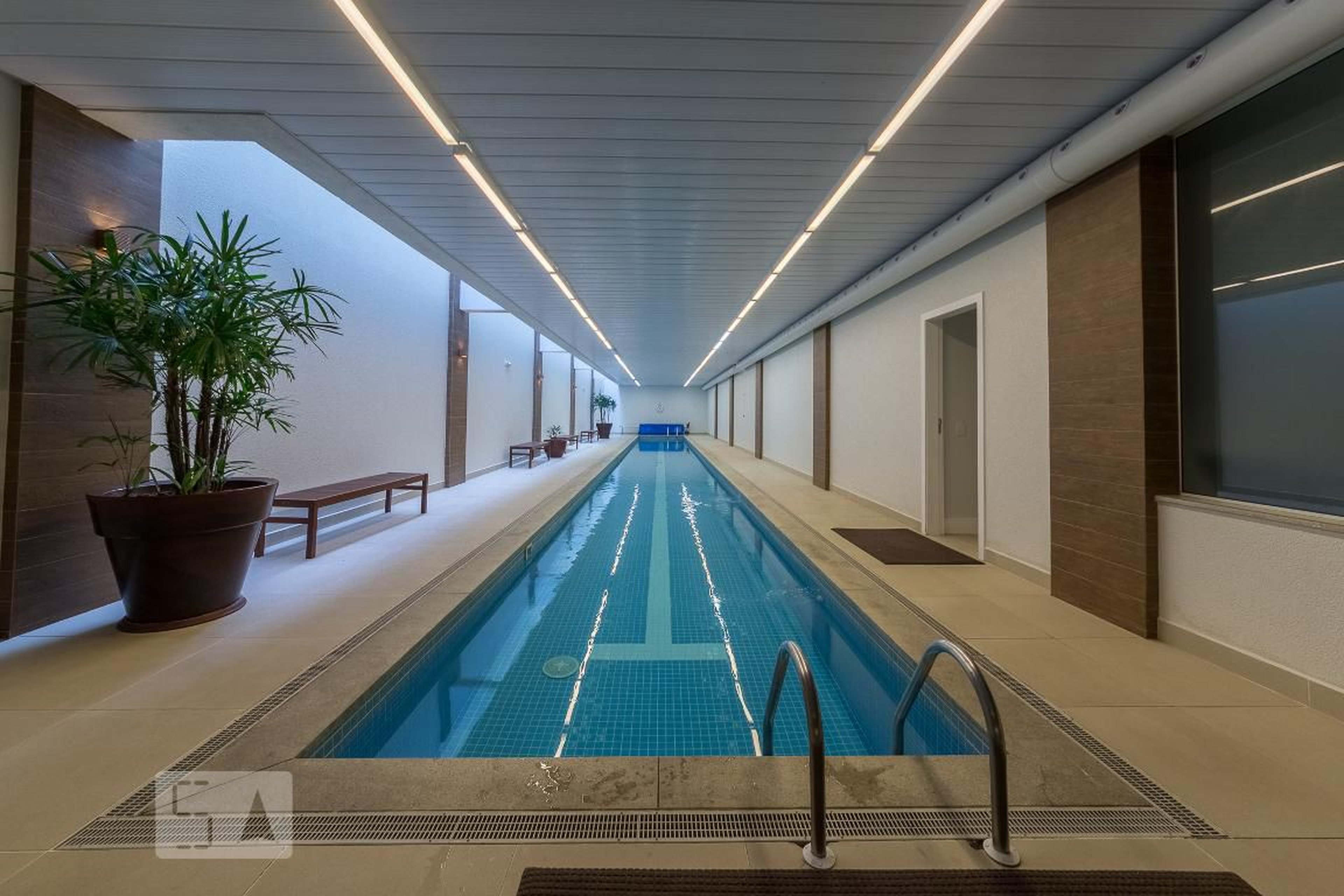 Piscina aquecida - Plaza Victória