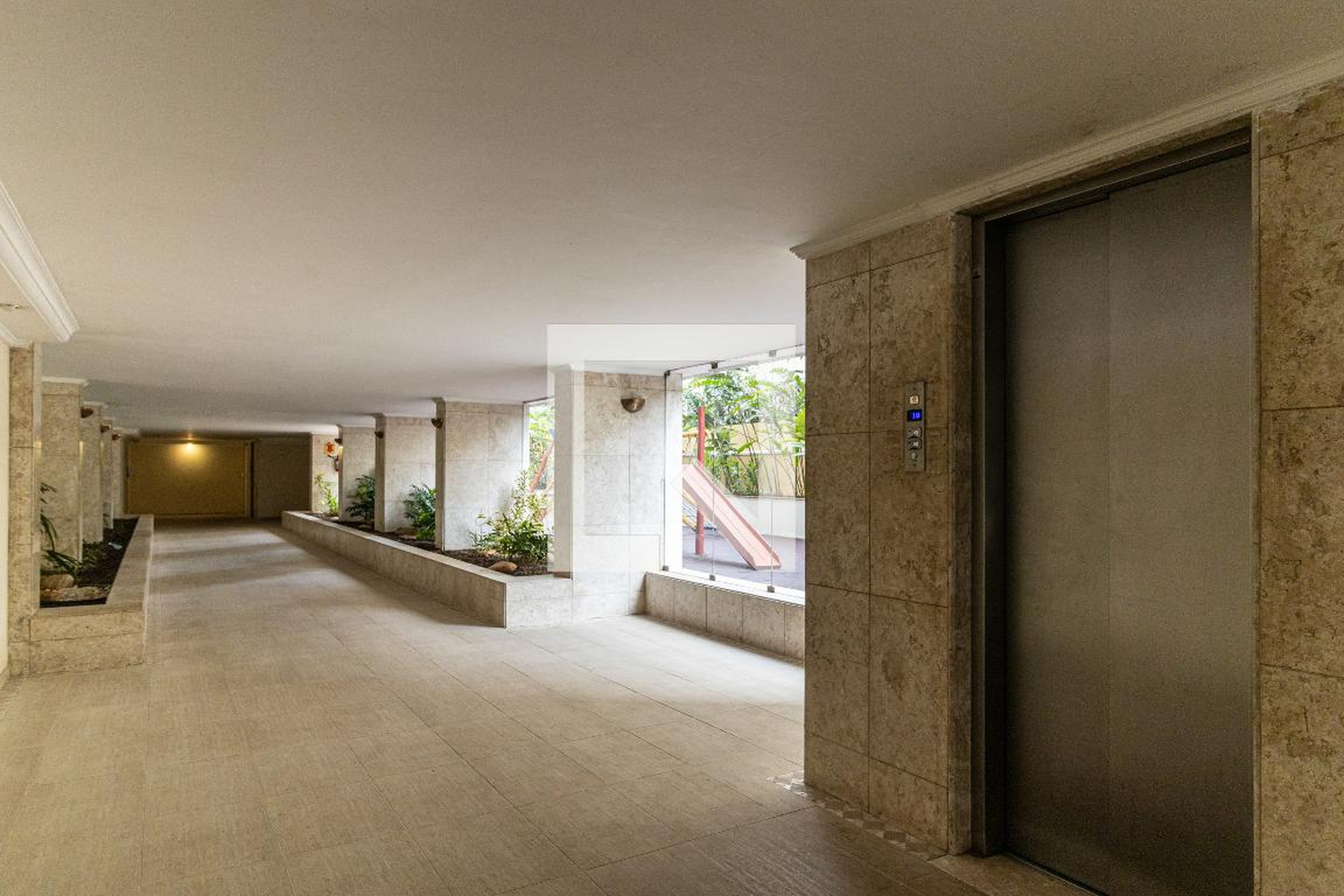 Hall de Entrada - RUA Doutor Albuquerque Lins, 818