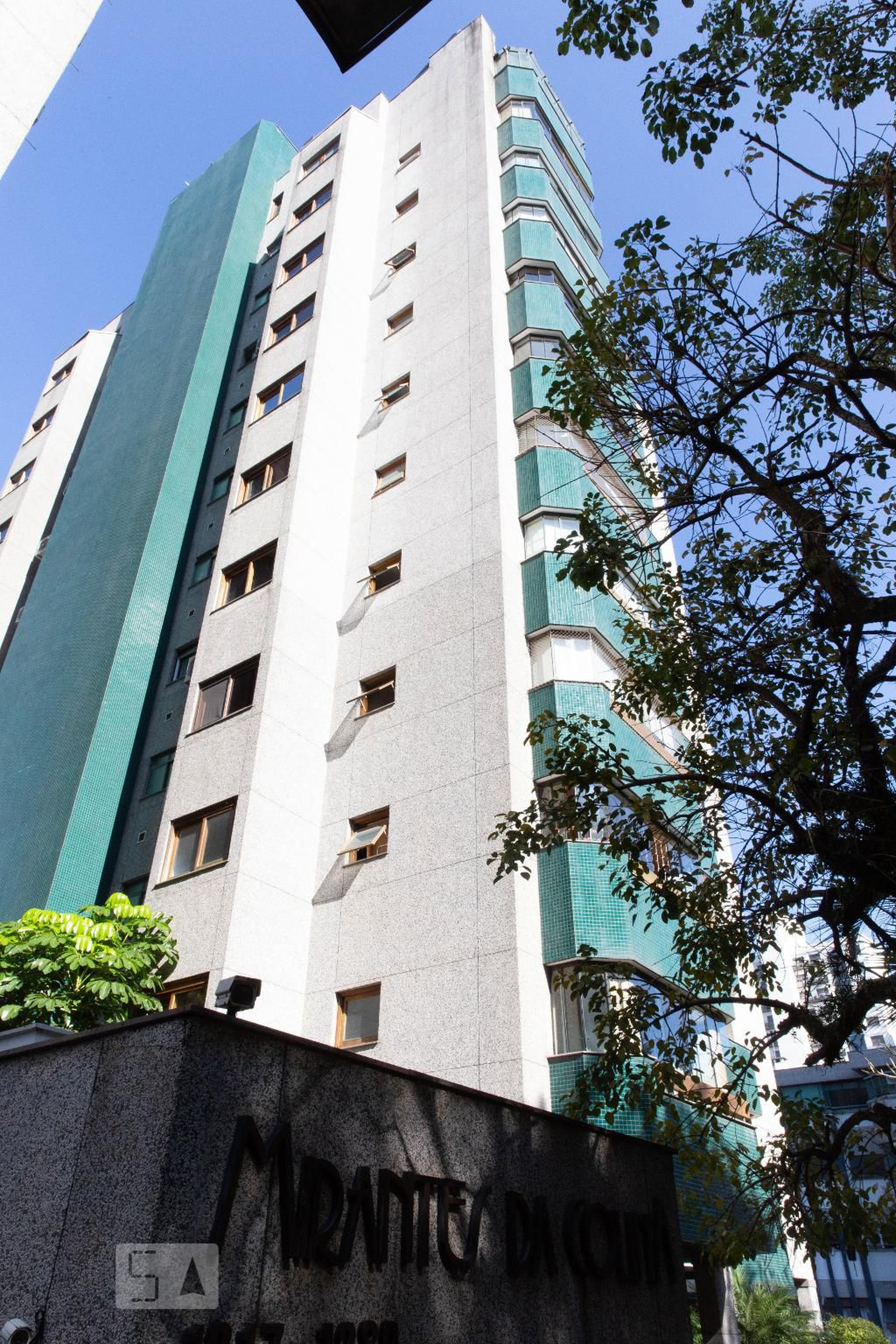 Fachada Condomínio em Rua Cabral, 1289