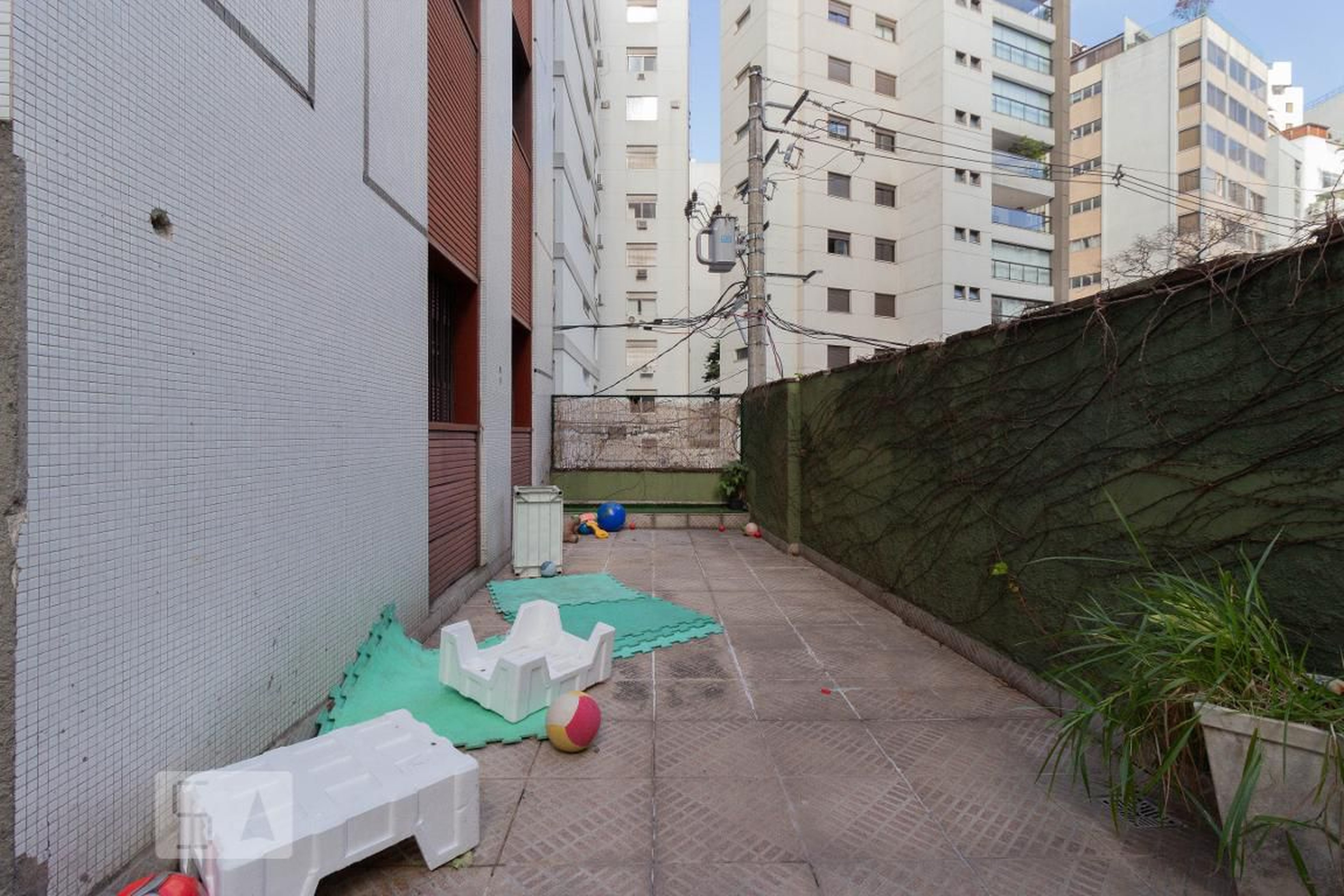 Área Externa - Paineiras