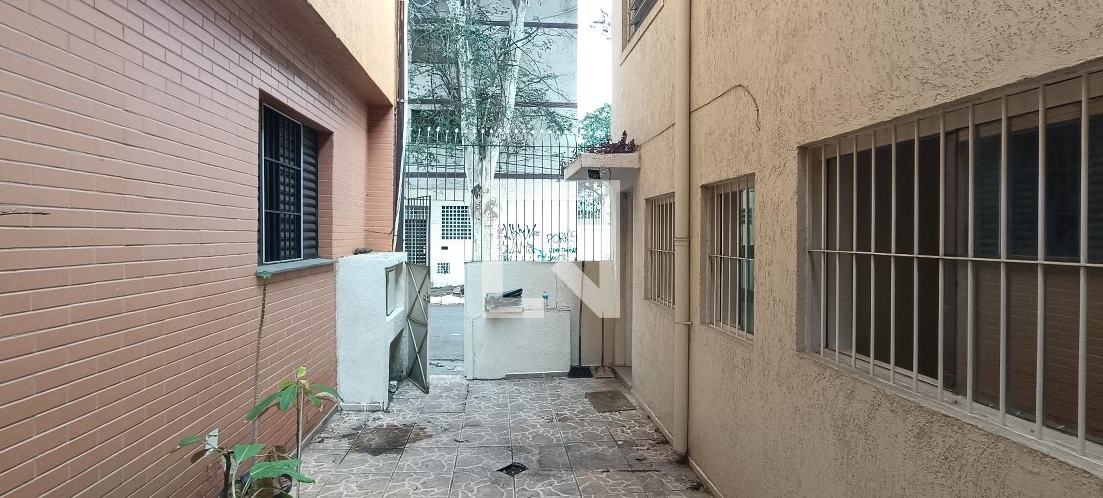 Fachada Condomínio em Rua Teixeira e Sousa, 251