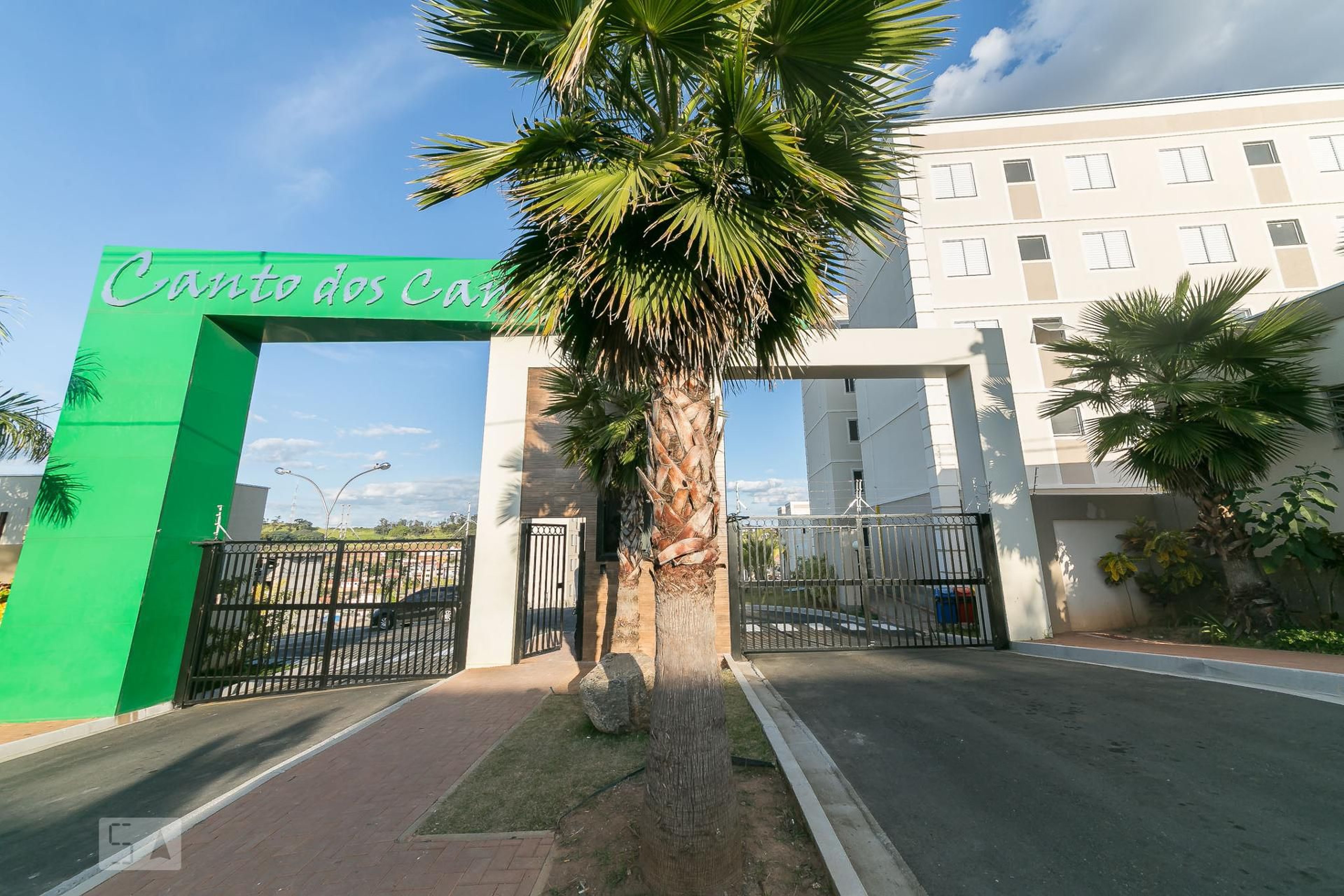 Fachada Condomínio em Rua Professor Mauricio Francisco Ceolin, 68