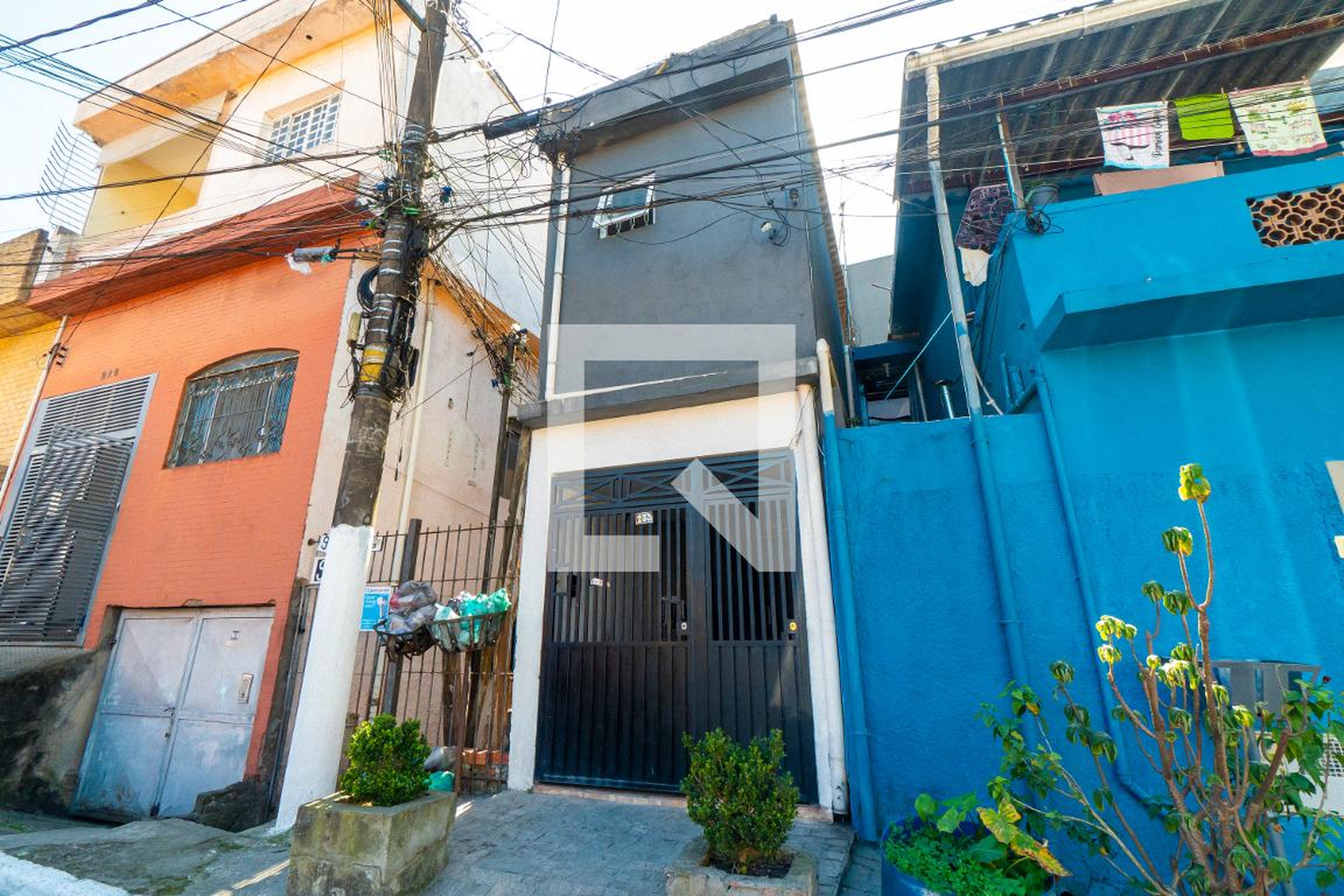 Fachada Condomínio em Rua das Joias, 233