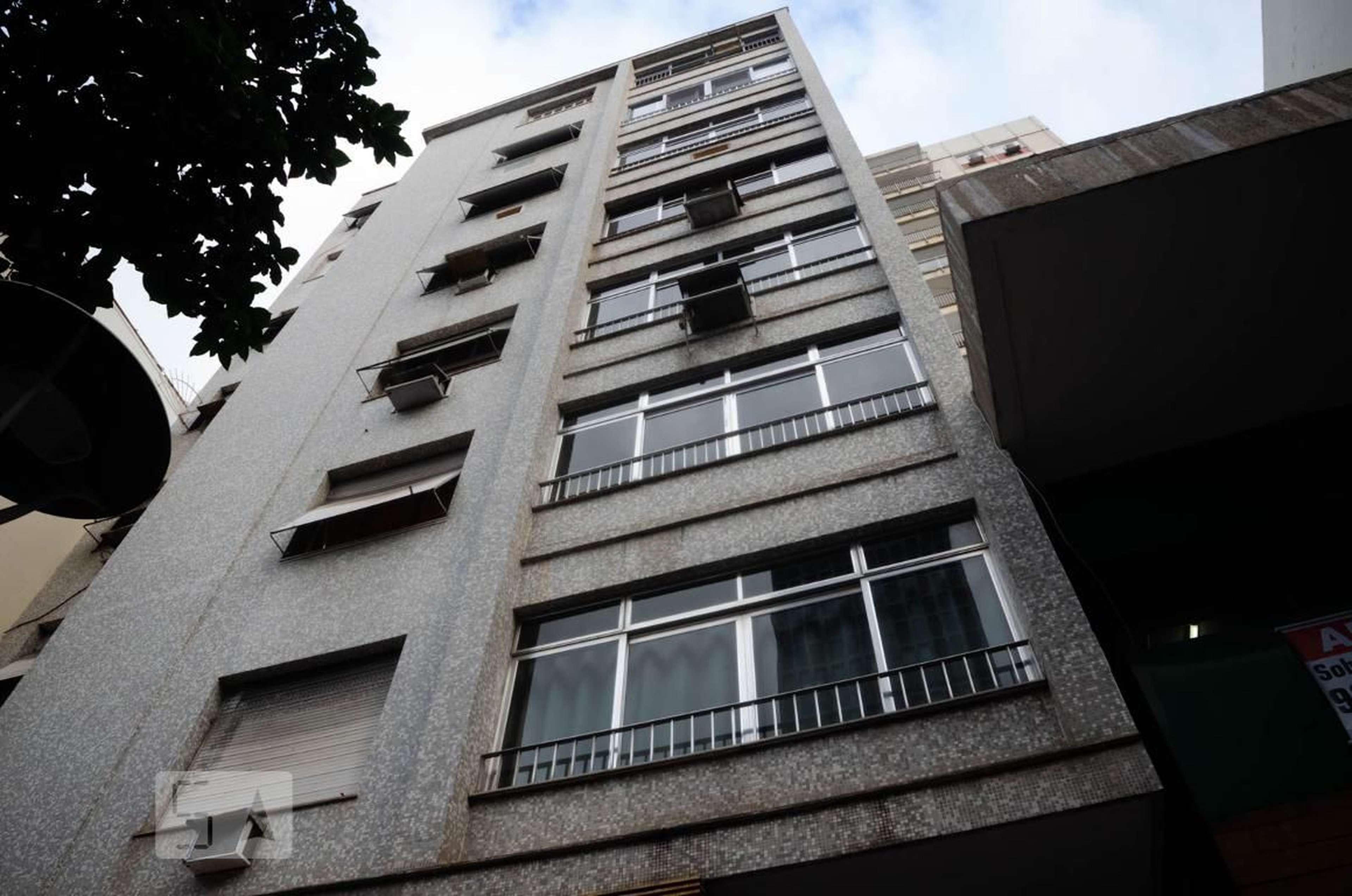 Fachada do Prédio Condomínio em Rua Visconde de Pirajá, 483