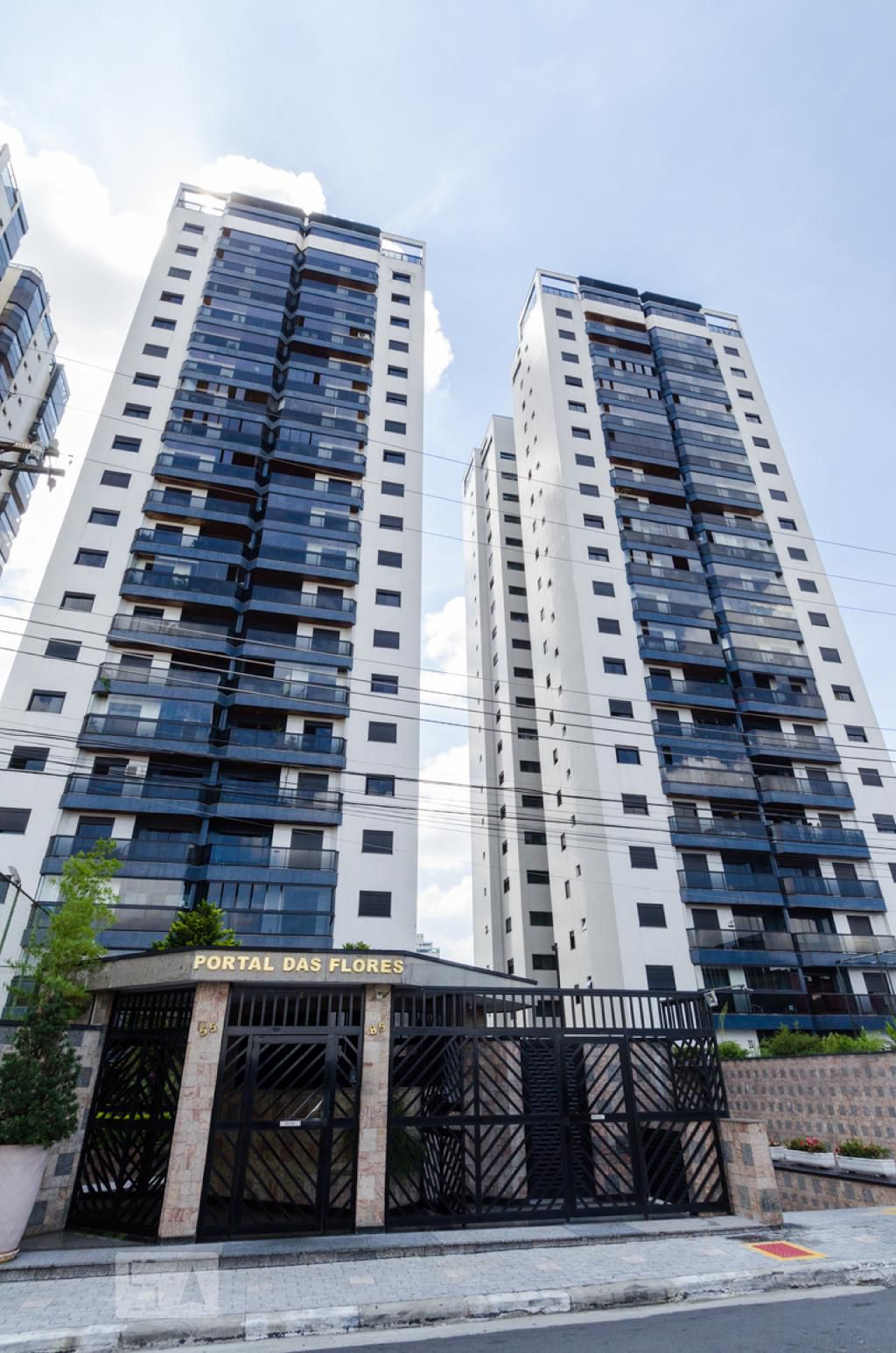 Fachada do Prédio Condomínio Portal das Flores