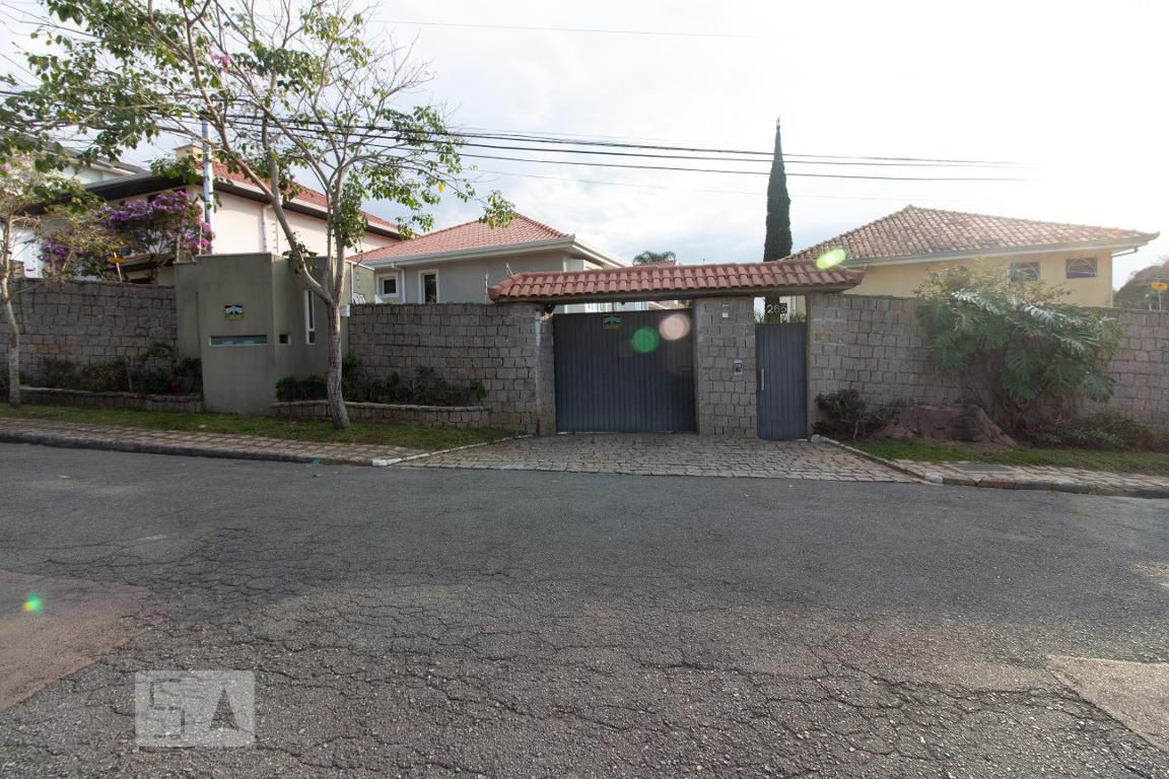 Fachada do Condomínio Condomínio Eduar gerios