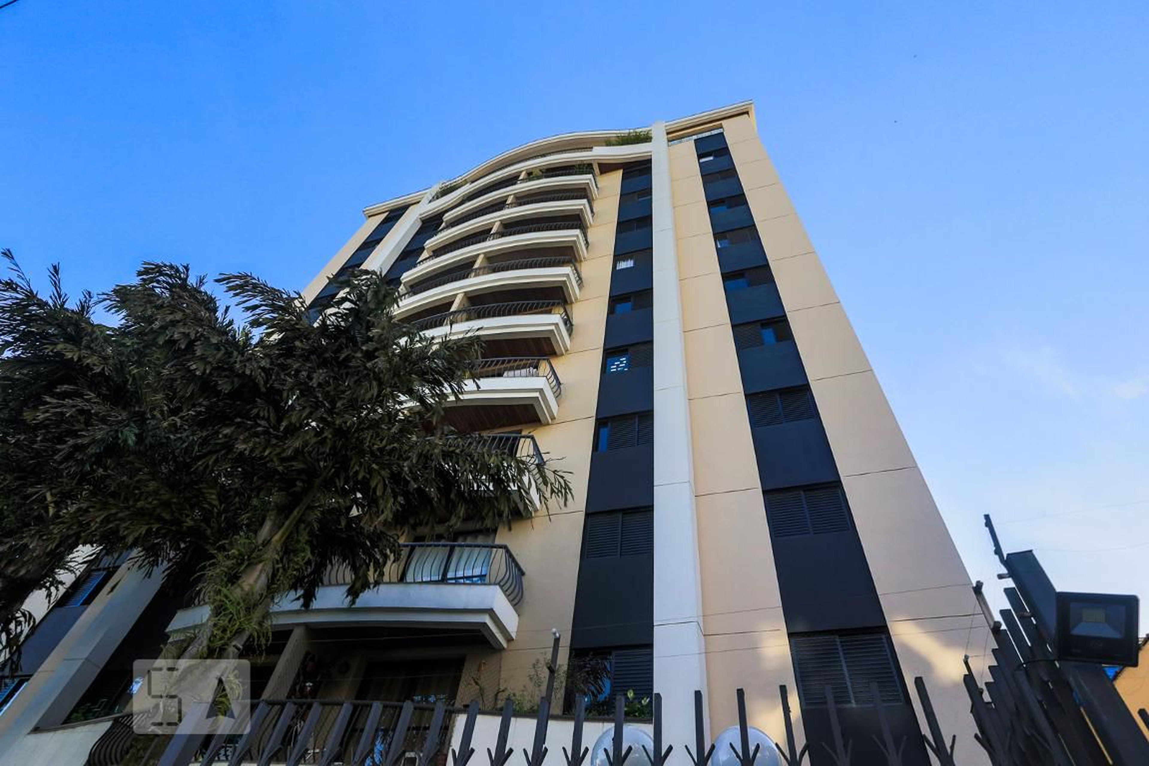 Fachada do Prédio Condomínio Swiss Cottage