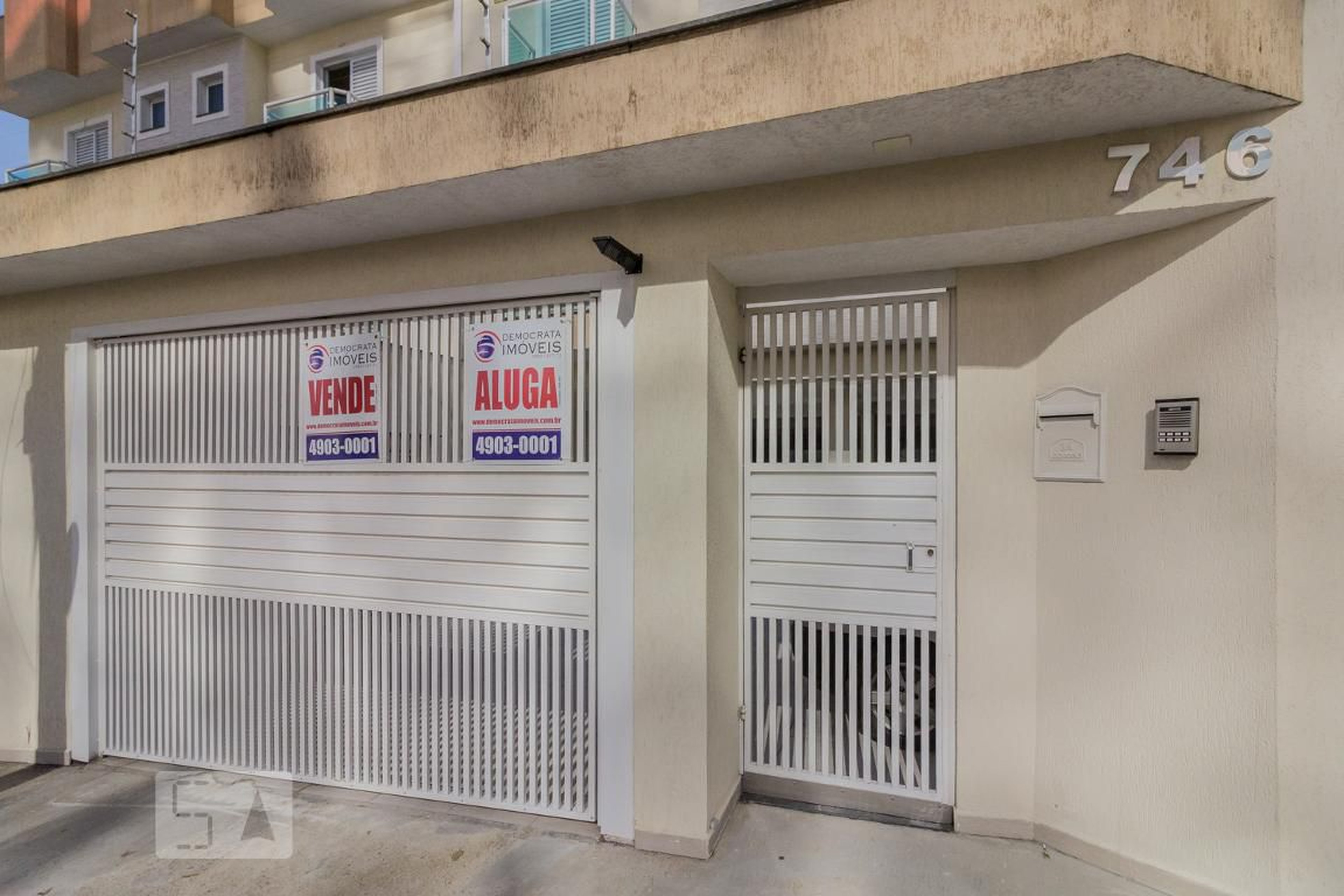 Fachada Condomínio em Rua Doutor Eduardo Monteiro, 746