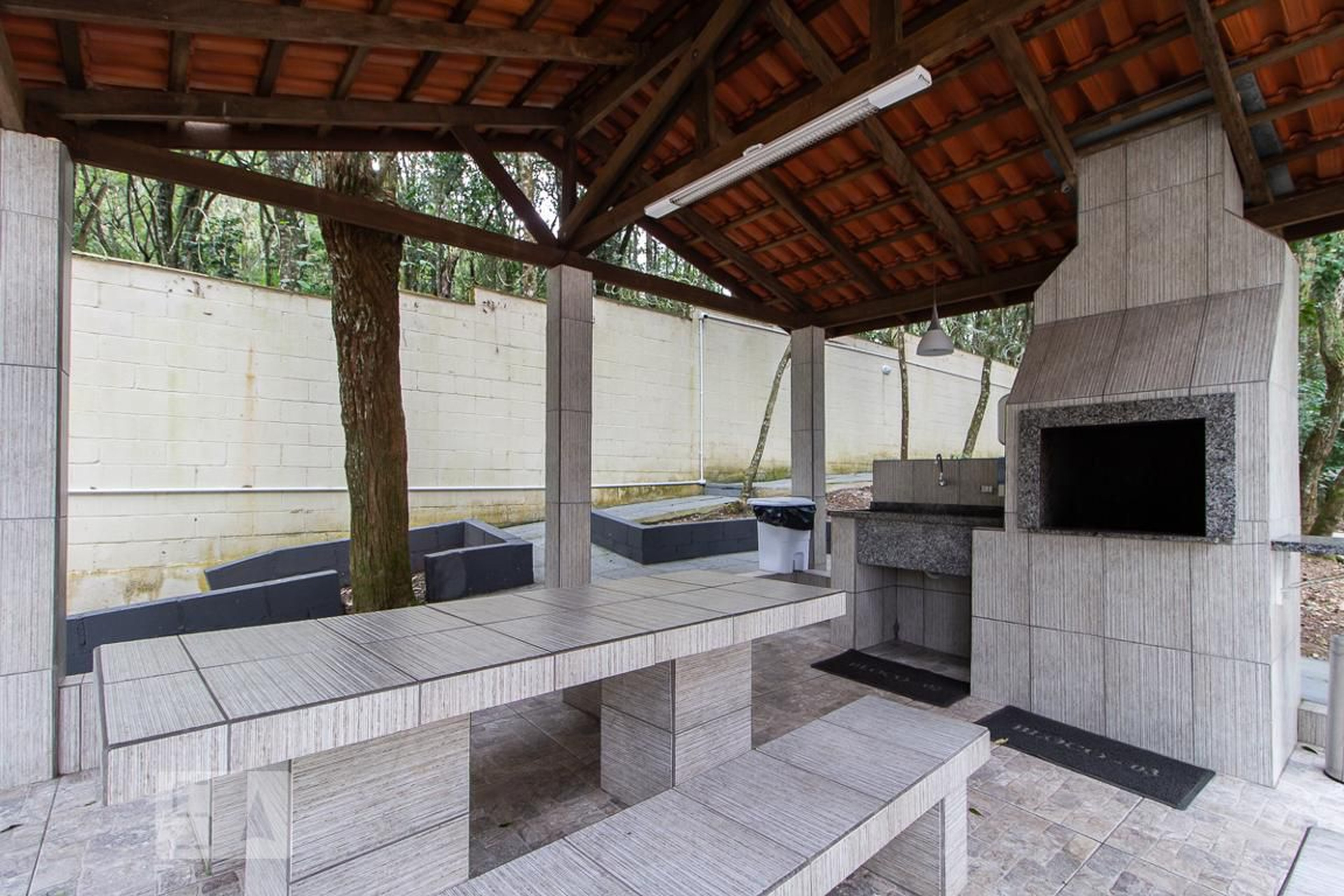 Churrasqueira - Residêncial Colinas dos Poetas