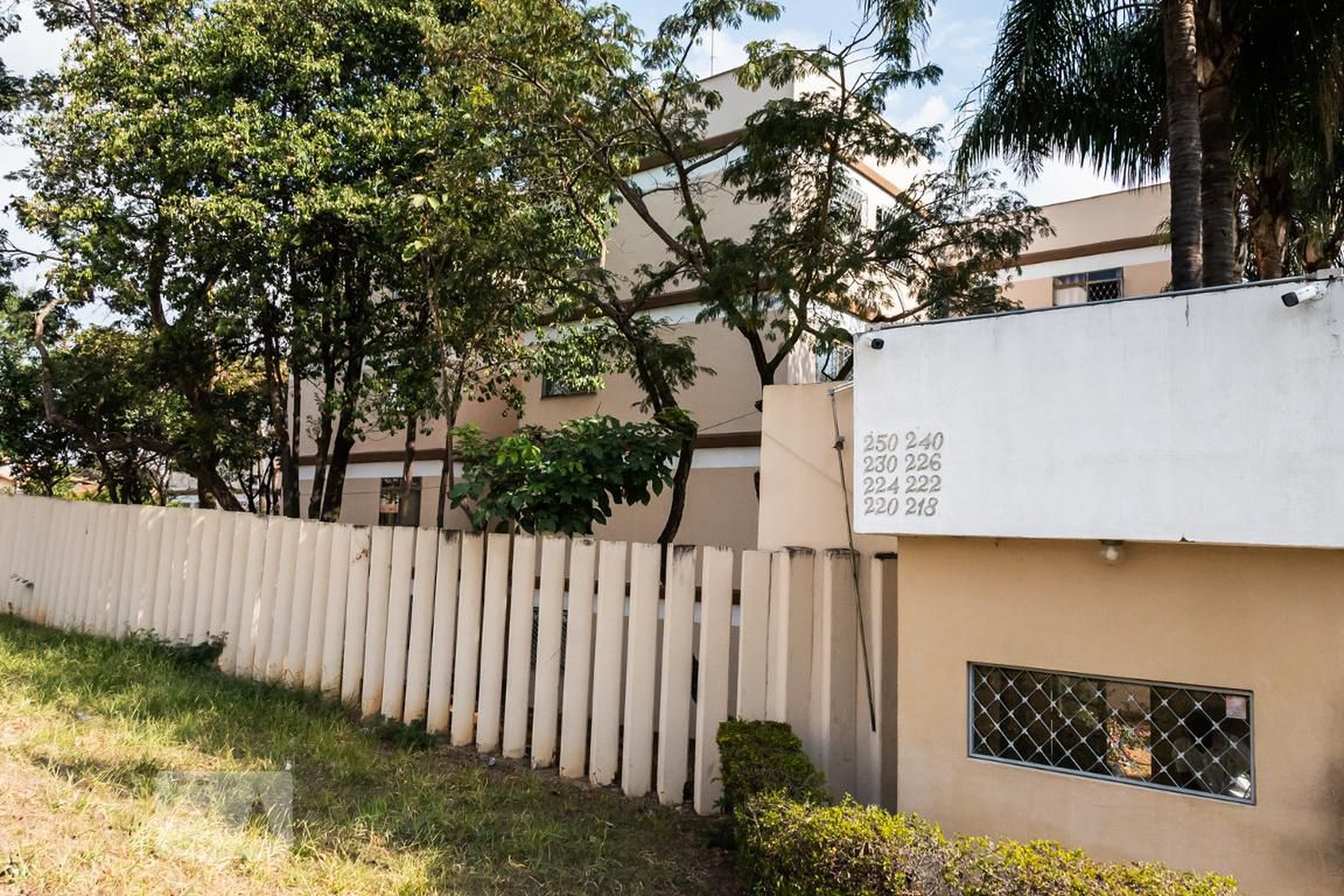 Fachada do Condomínio Condomínio em Rua Roque Barreto da Trindade, 110