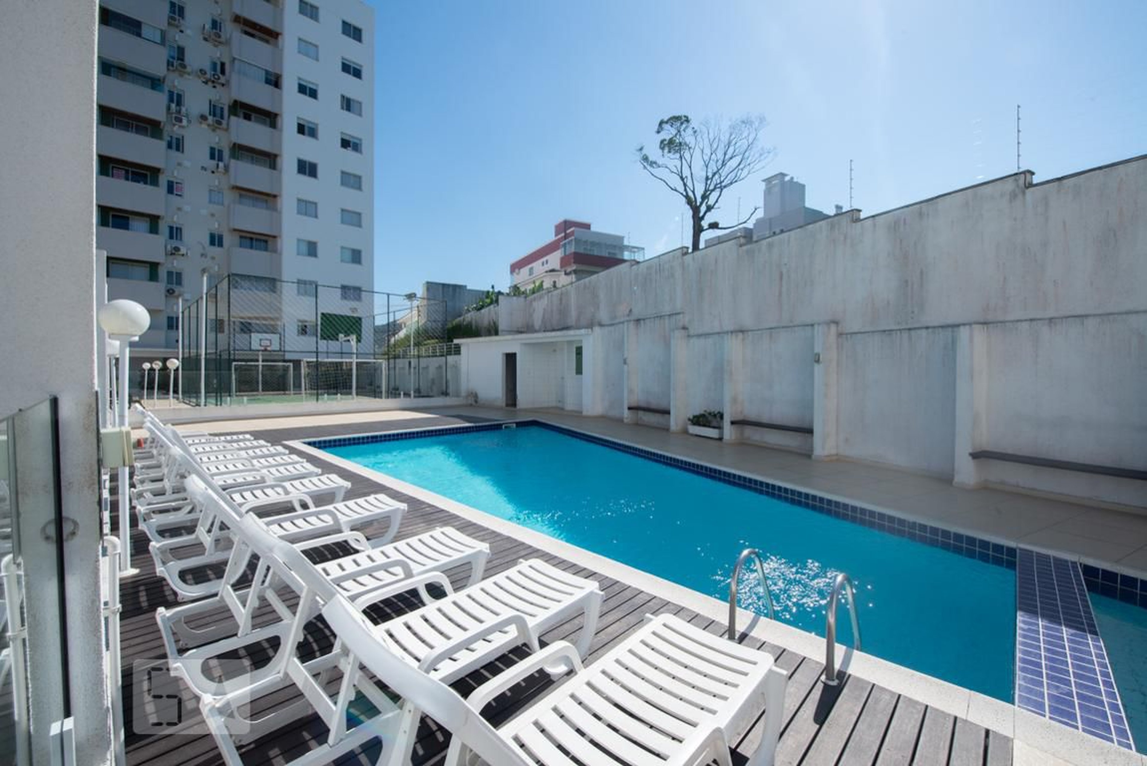 Piscina - Residencial Capri
