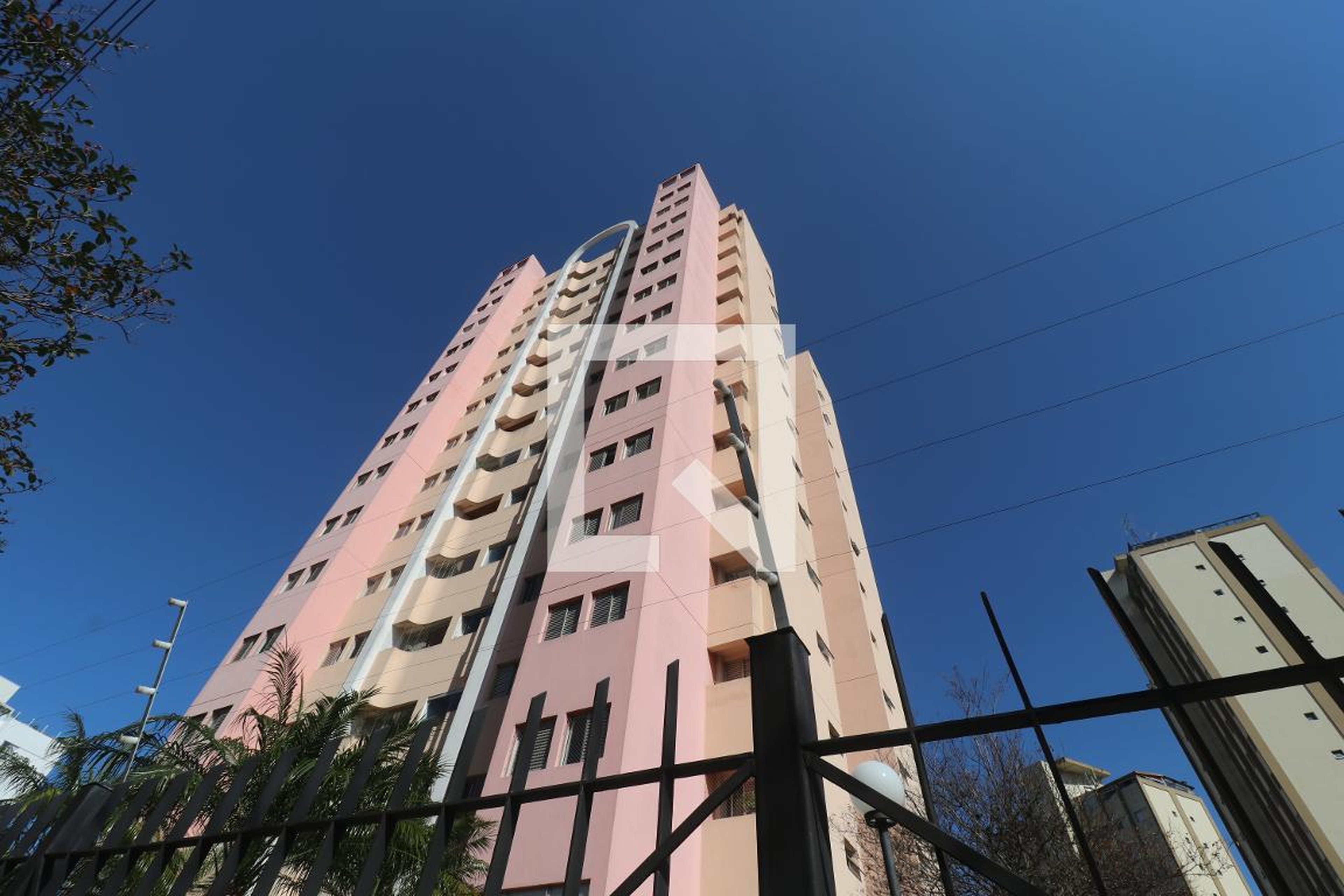 Fachada do Condomínio Edifício Pegasus