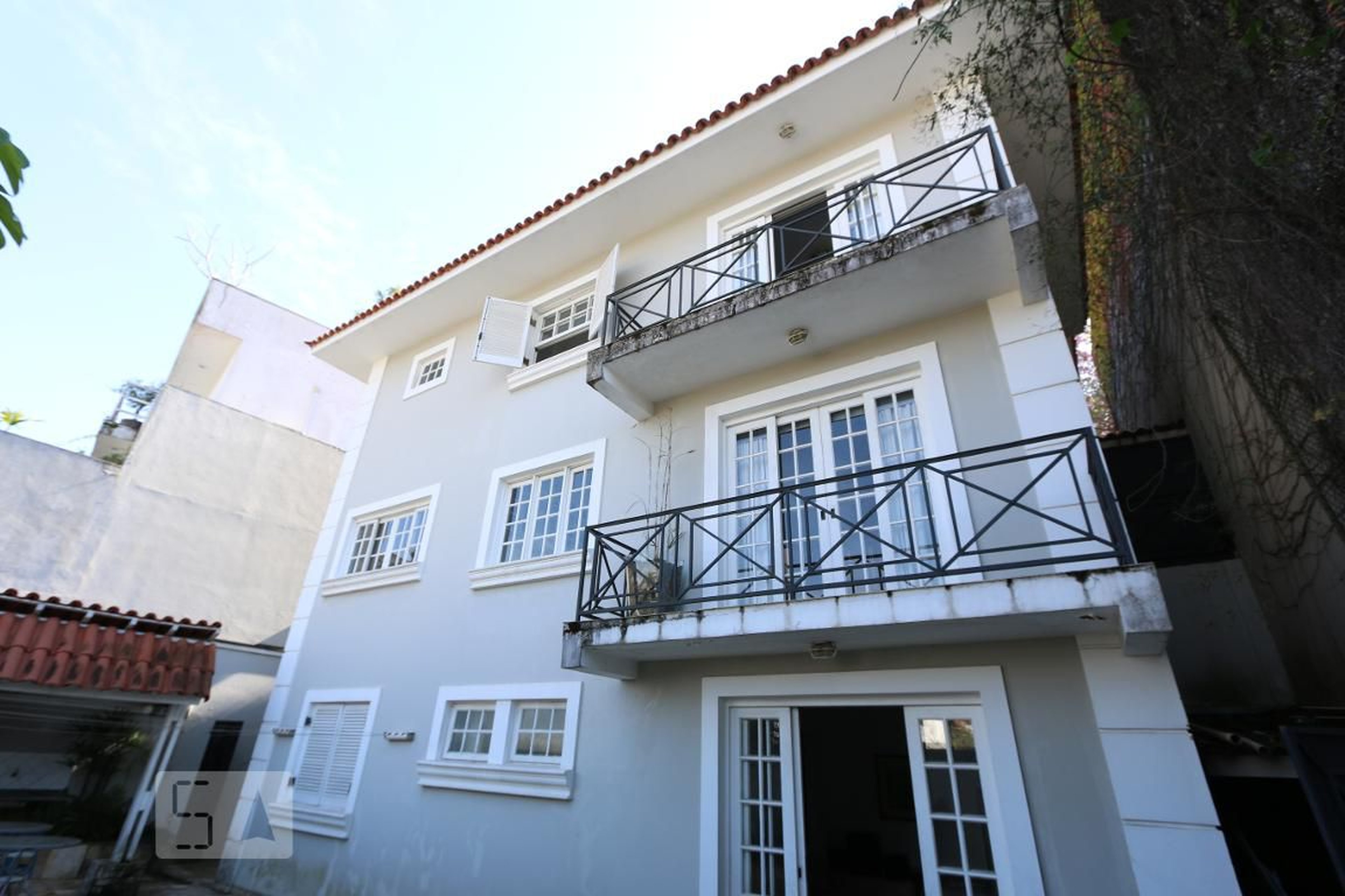 fachada Condomínio em Rua José Ferreira Guimarães, 153