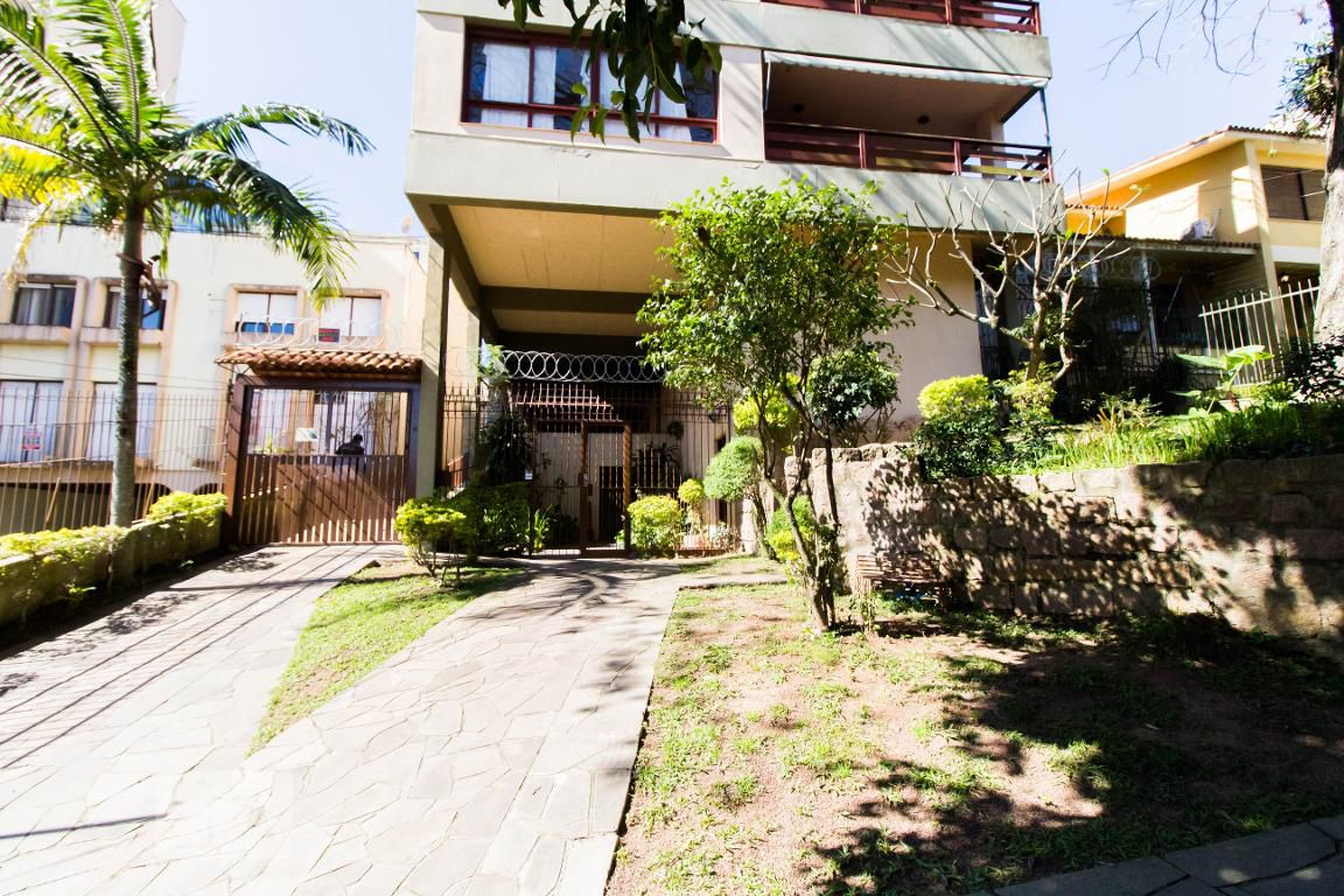 Fachada Condomínio em Rua Upamaroti, 942