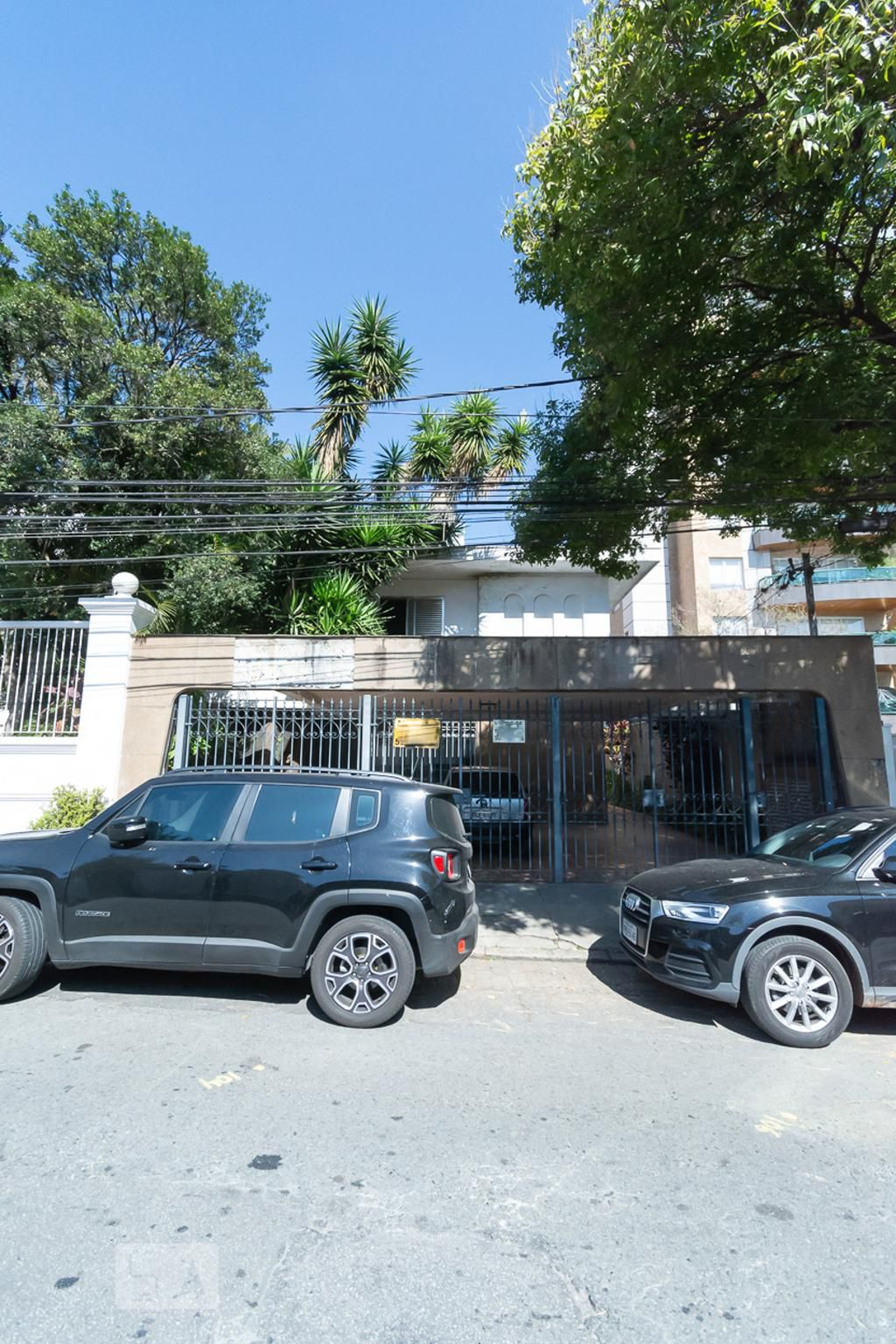 Fachada Condomínio em Rua Luisiania, 185