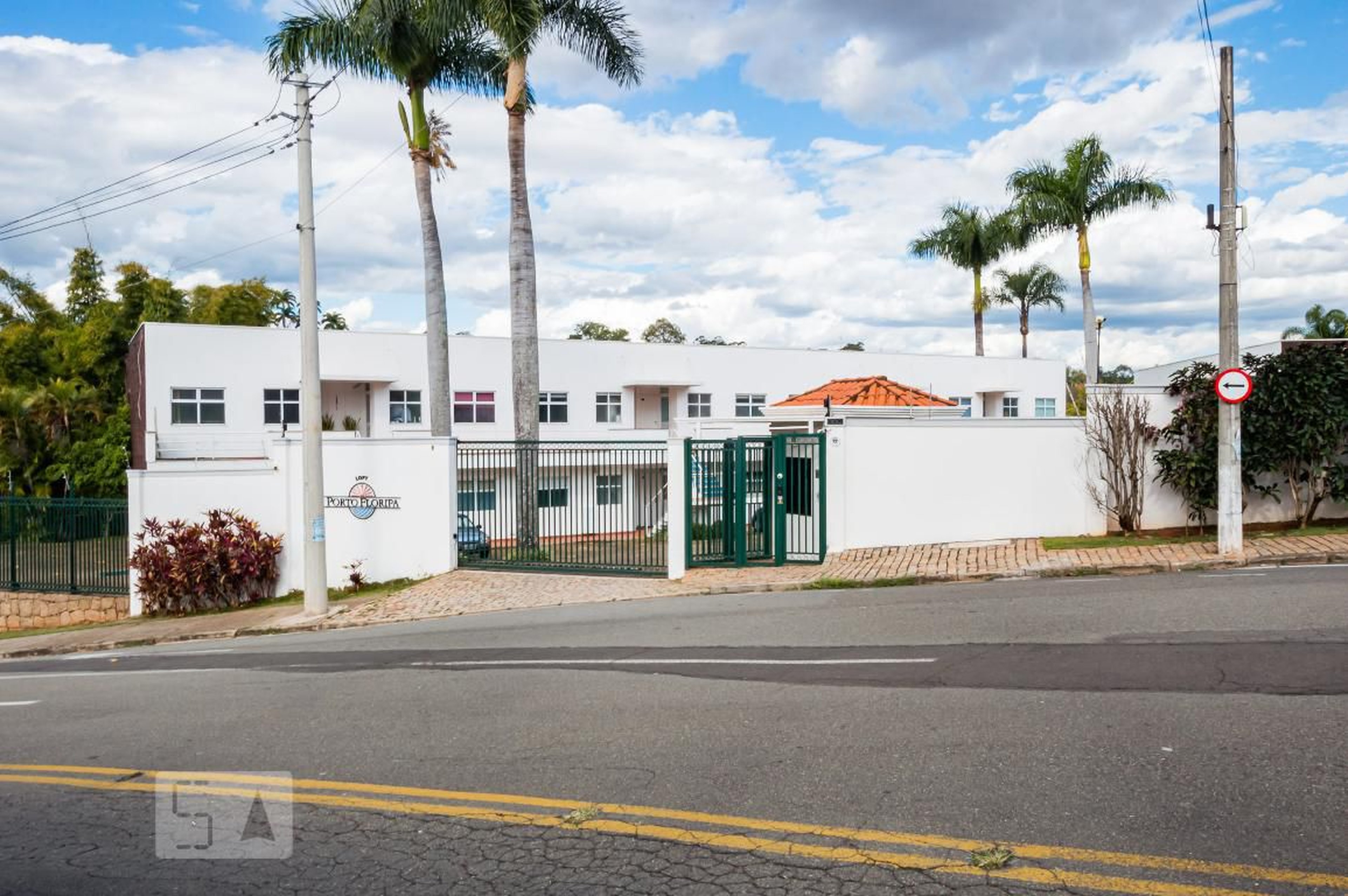 Fachada do Condomínio Condomínio Porto Floripa